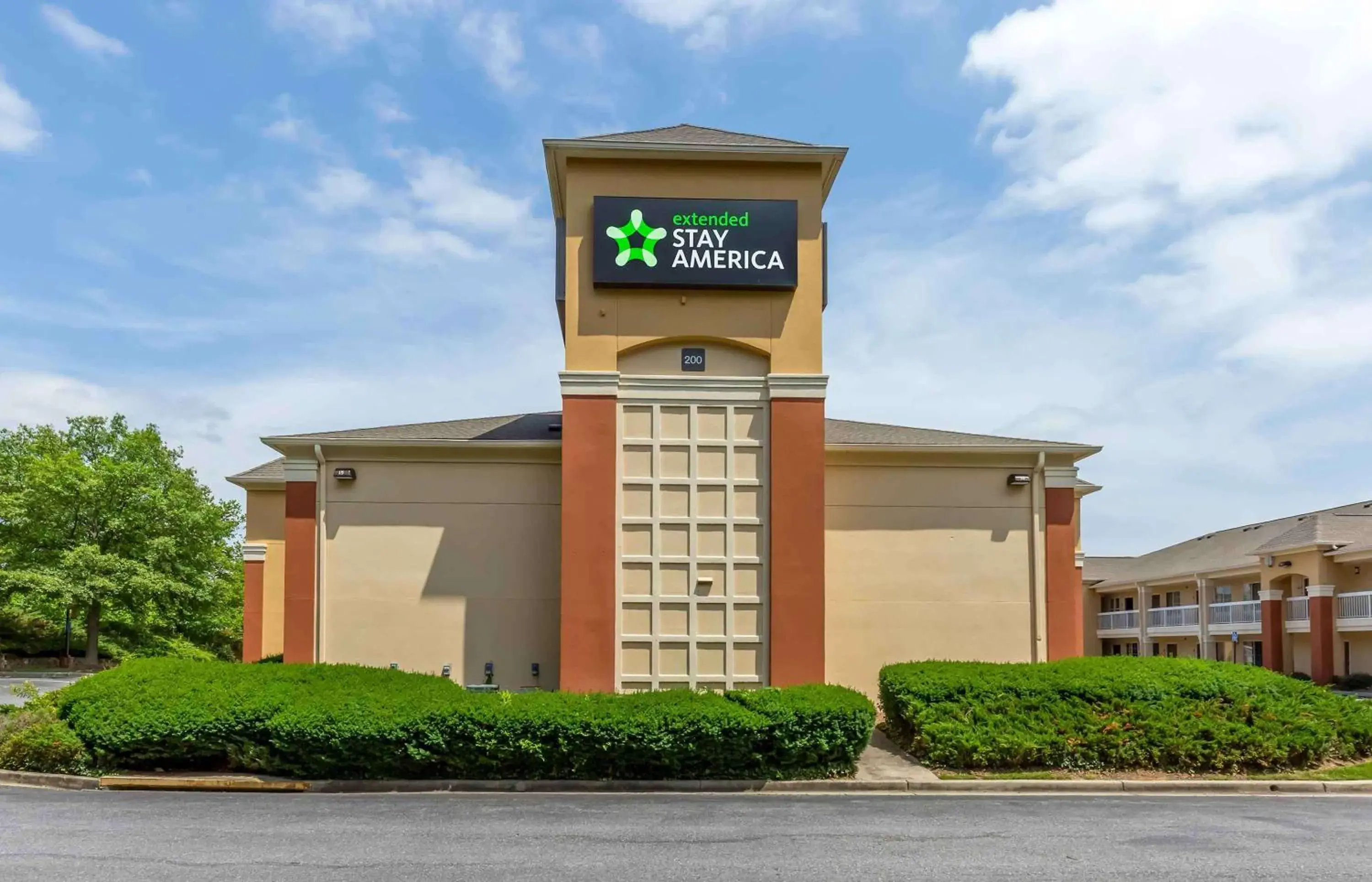 Property building in Extended Stay America Select Suites - Baltimore - BWI Airport - International Dr Property building in Extended Stay America Select Suites - Baltimore - BWI Airport - International Dr