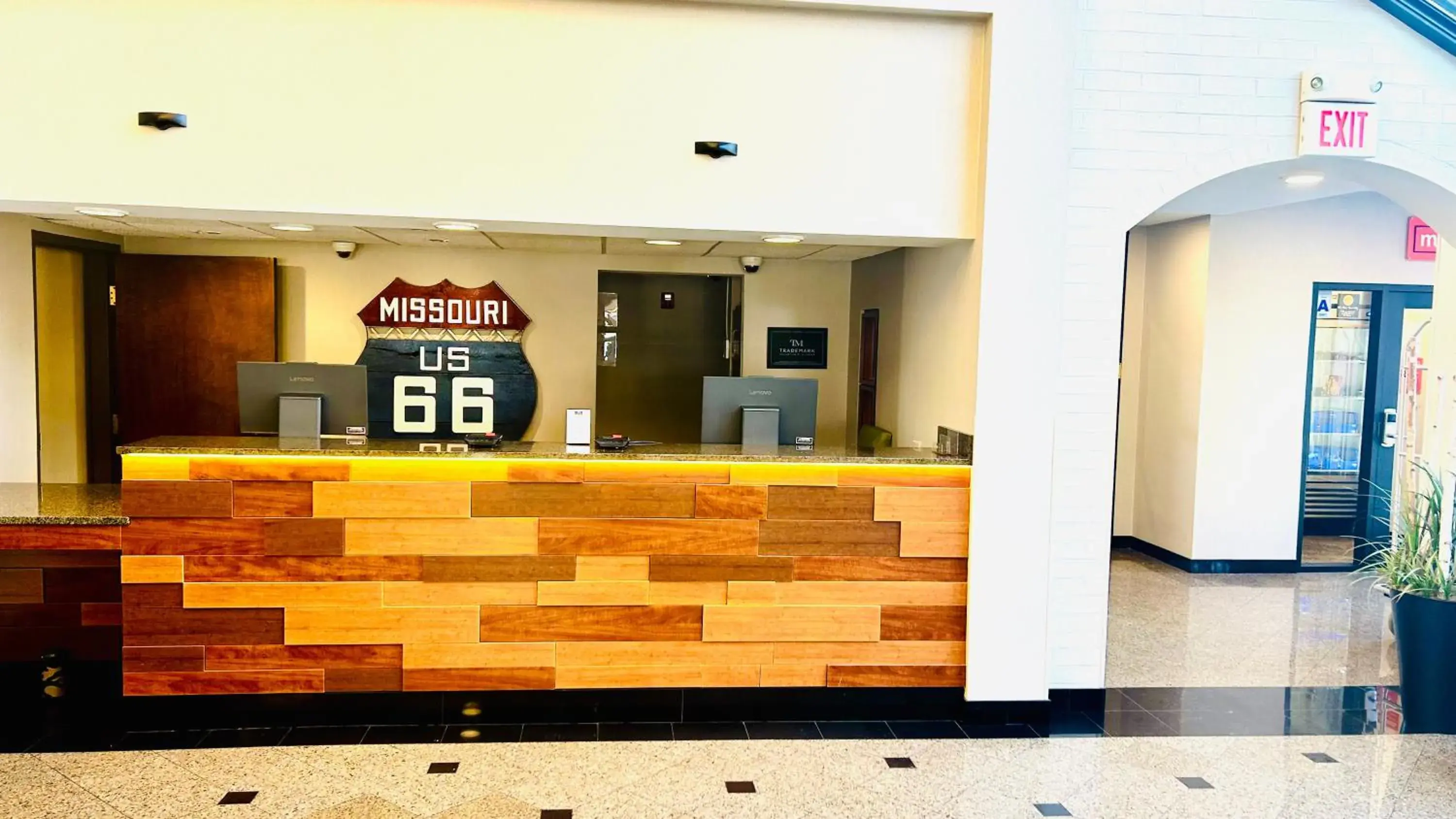 Lobby or reception in Heritage Inn & Suites St Louis Fenton, Trademark by Wyndham Lobby or reception in Heritage Inn & Suites St Louis Fenton, Trademark by Wyndham