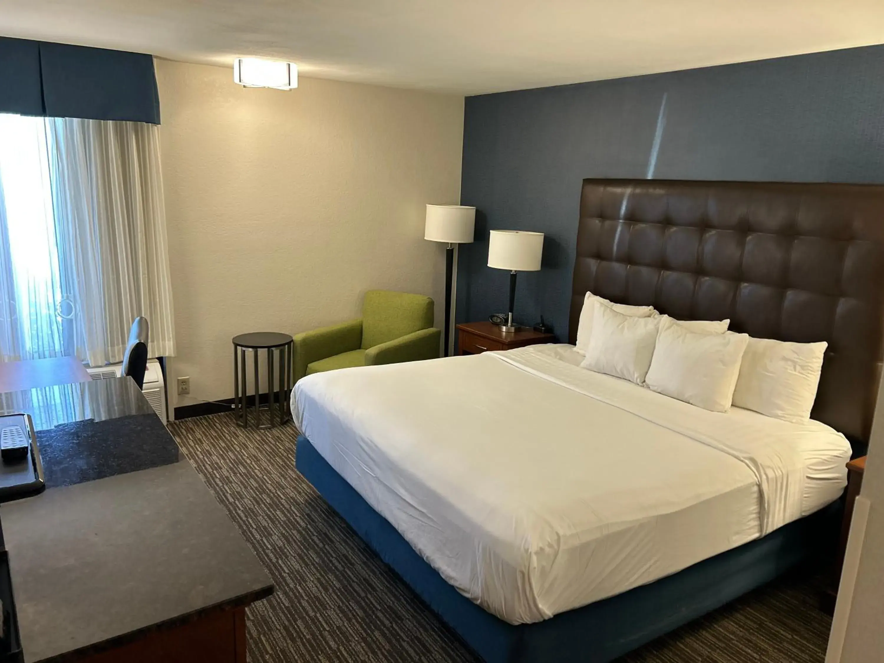 Bedroom, Bed in Heritage Inn & Suites St Louis Fenton, Trademark by Wyndham Bedroom, Bed in Heritage Inn & Suites St Louis Fenton, Trademark by Wyndham