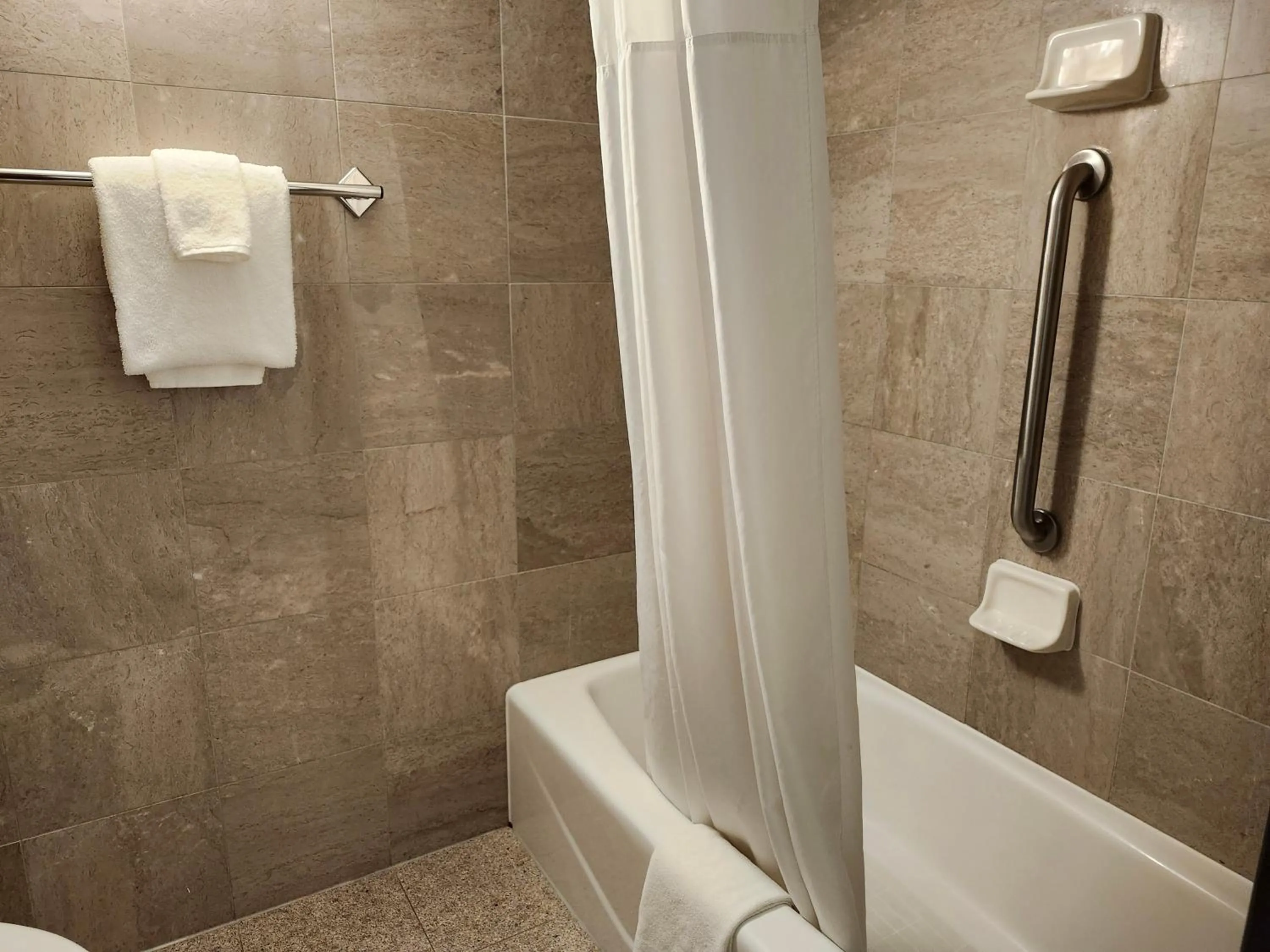 Shower in Heritage Inn & Suites St Louis Fenton, Trademark by Wyndham