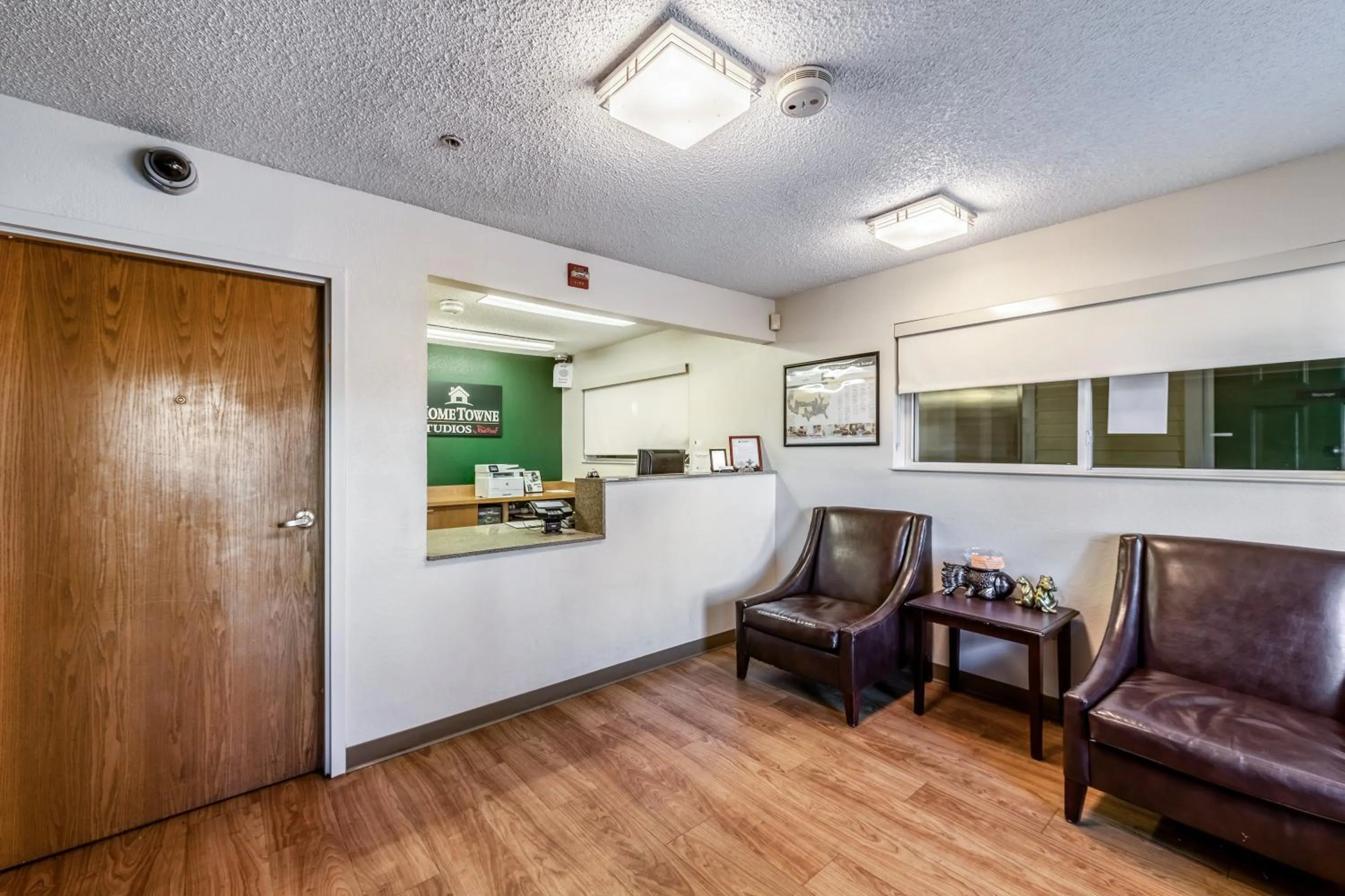 Lobby or reception in HomeTowne Studios by Red Roof Austin