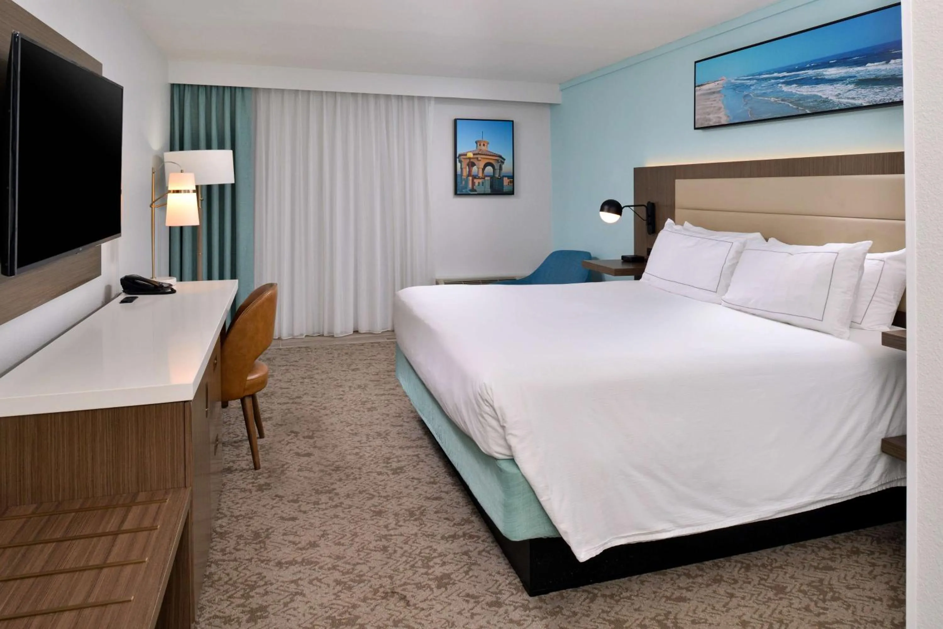Bed in DoubleTree by Hilton Corpus Christi Beachfront