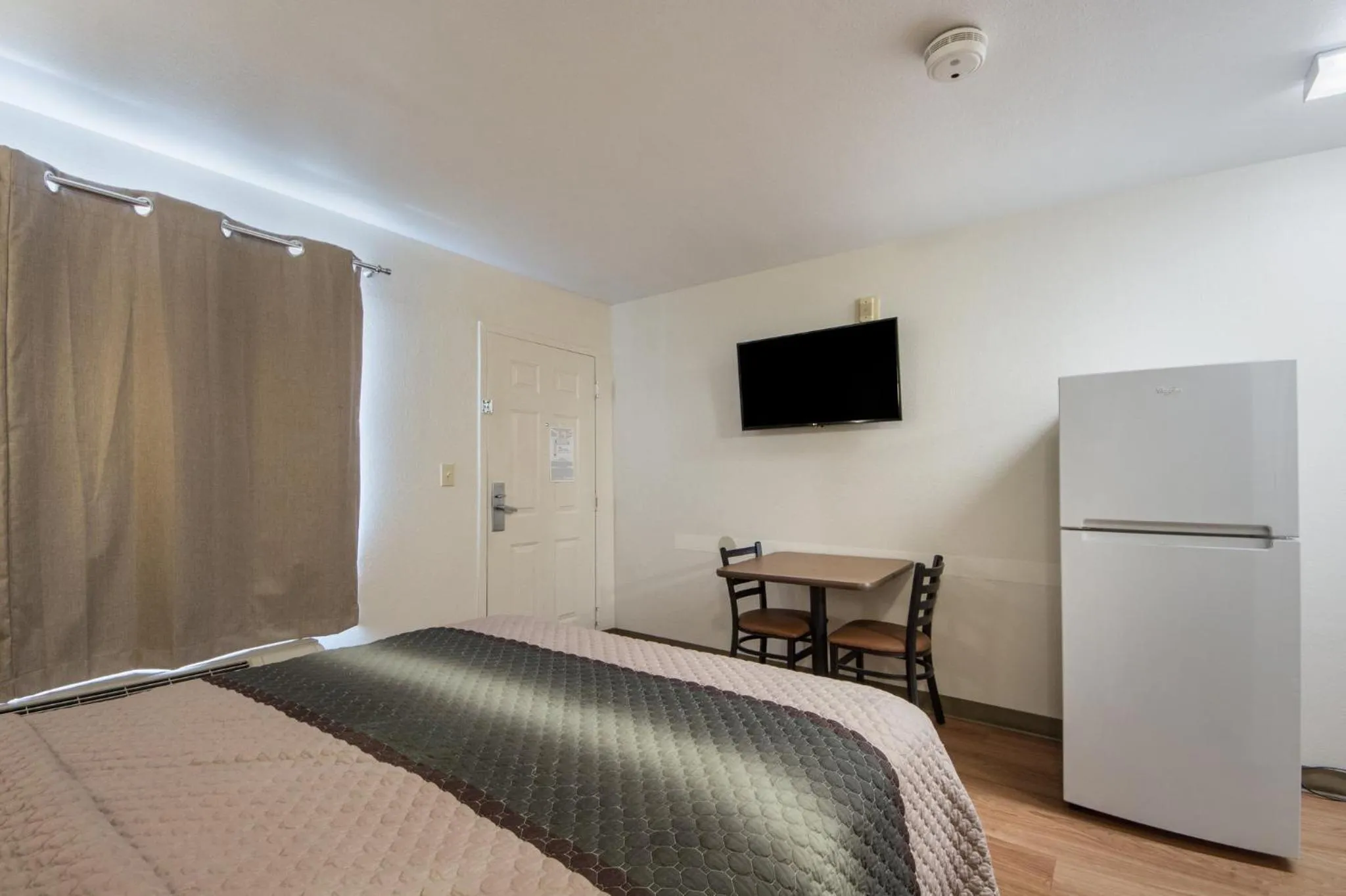 Bedroom, Bed in HomeTowne Studios by Red Roof Dallas - Irving