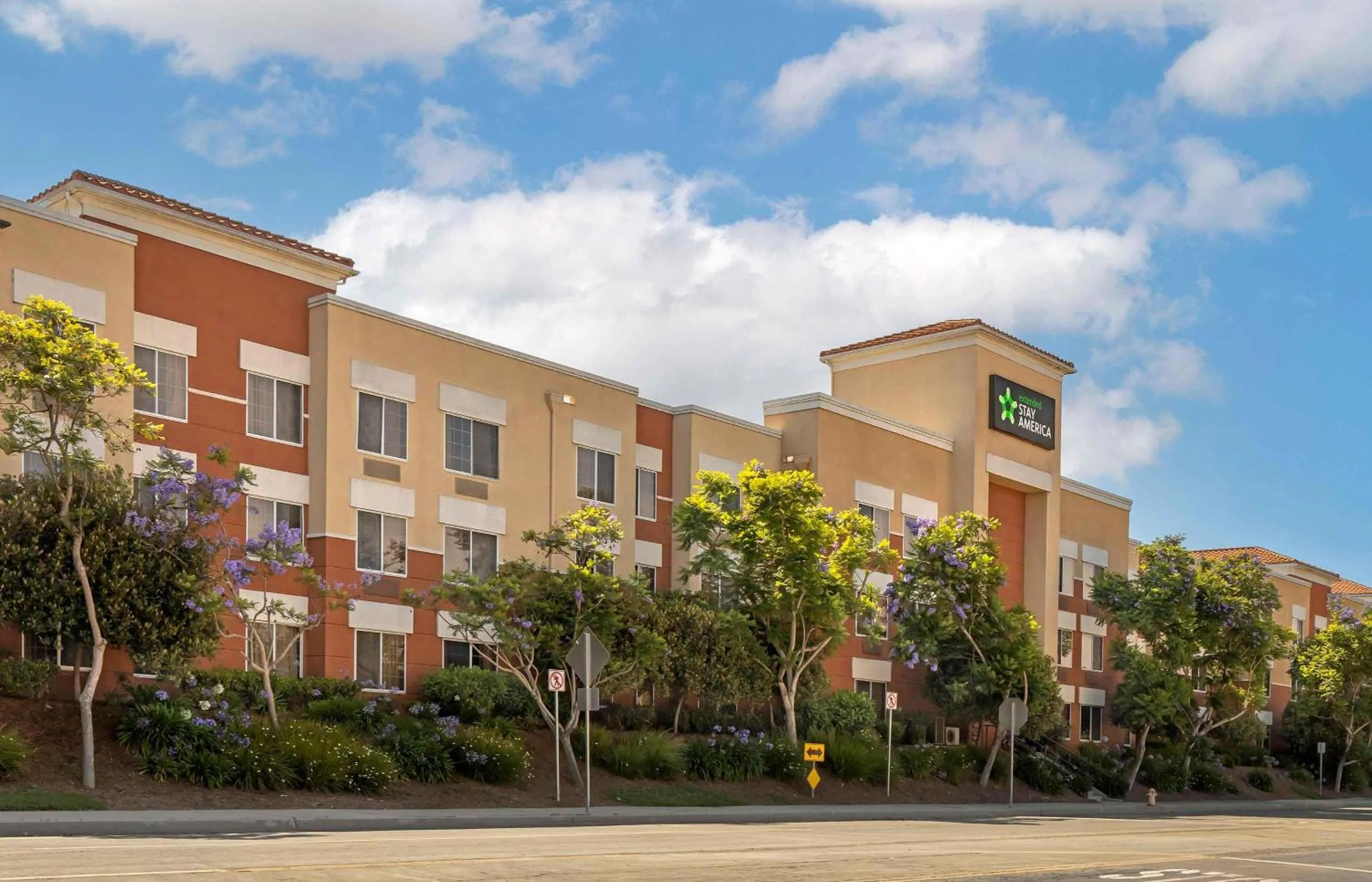 Property building in Extended Stay America Suites - Los Angeles - Torrance - Del Amo Circle