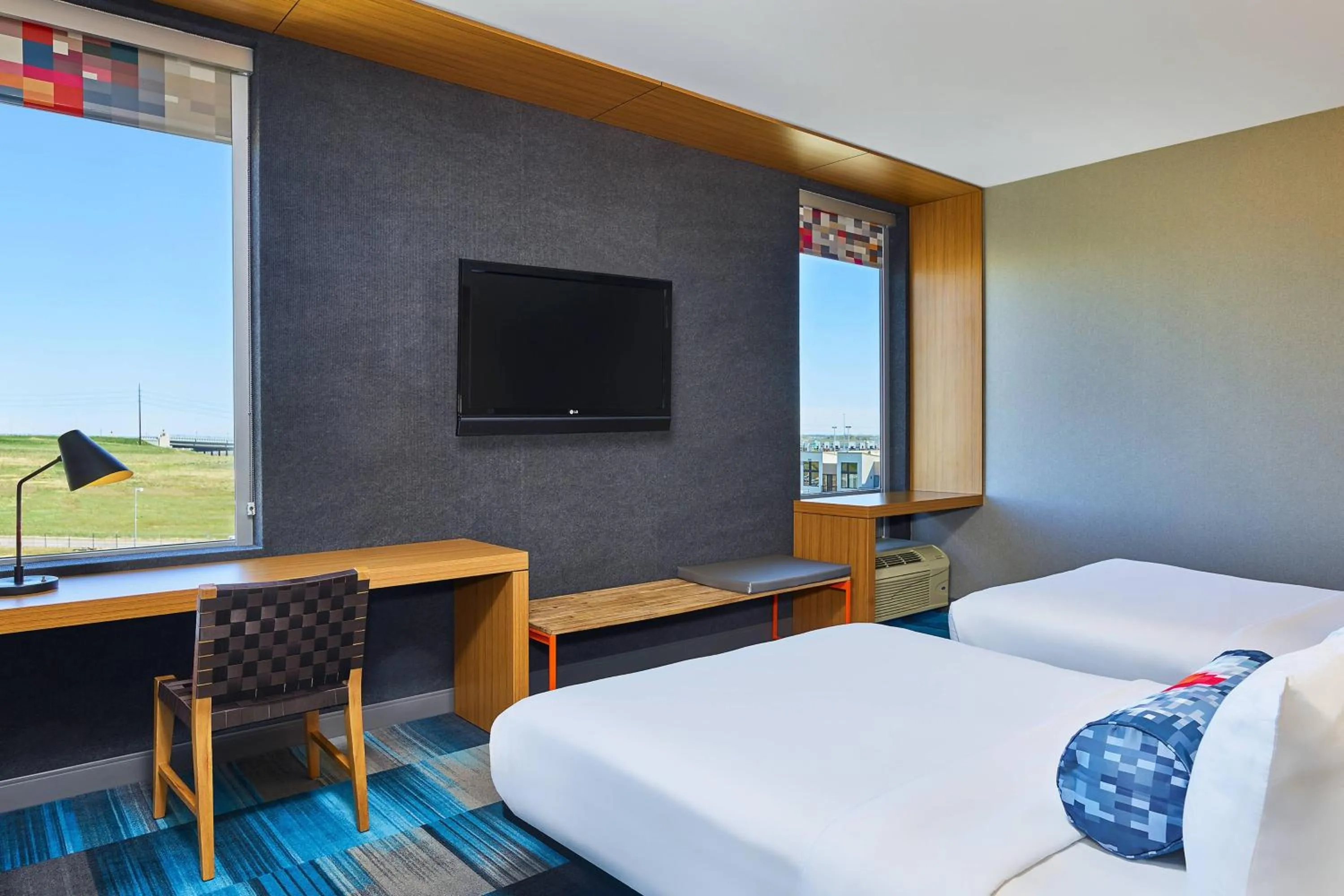 Photo of the whole room, Bed in Aloft Broomfield Denver