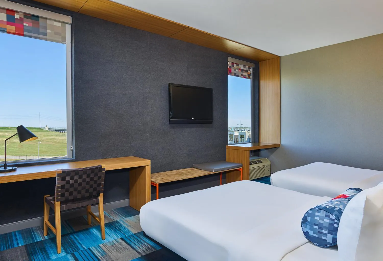 Photo of the whole room, Bed in Aloft Broomfield Denver