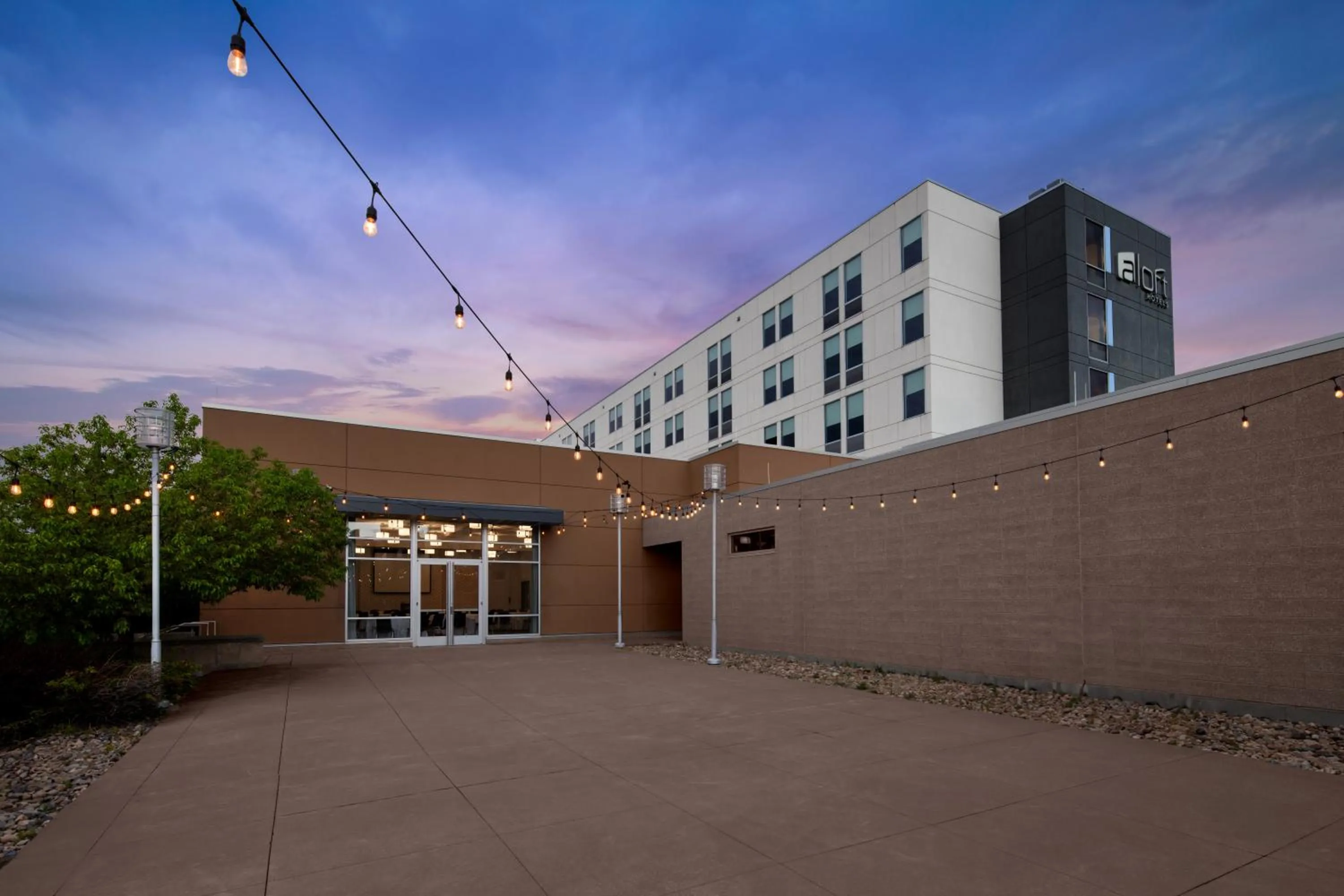 Property building in Aloft Broomfield Denver