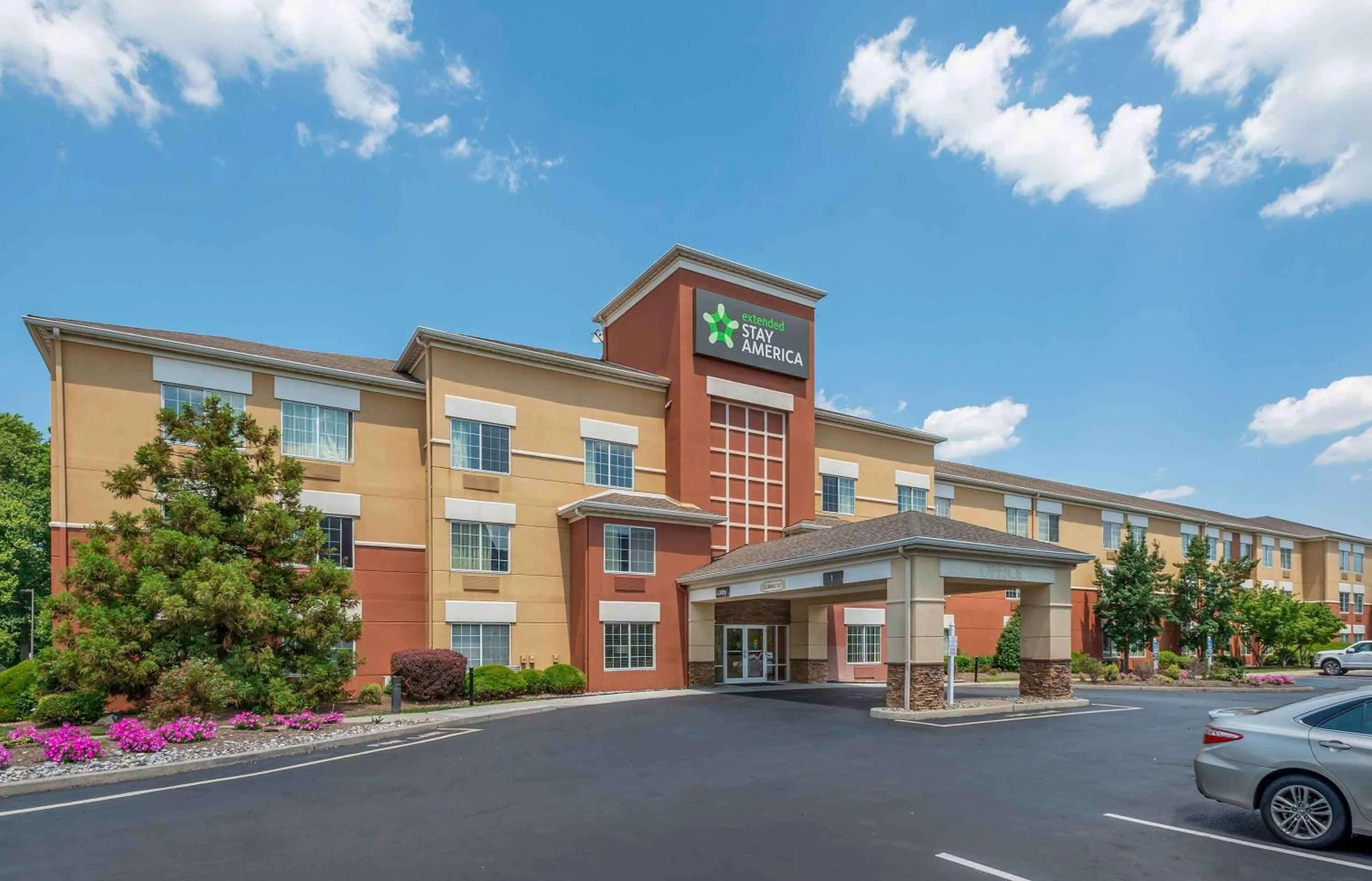 Property building in Extended Stay America Suites - Newark - Woodbridge