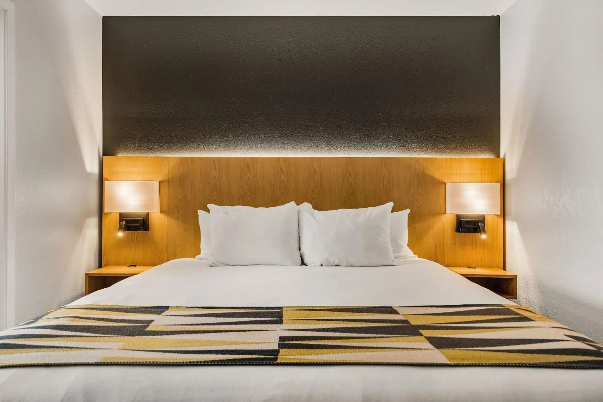 Bed in Oxford Suites Redding Bed in Oxford Suites Redding