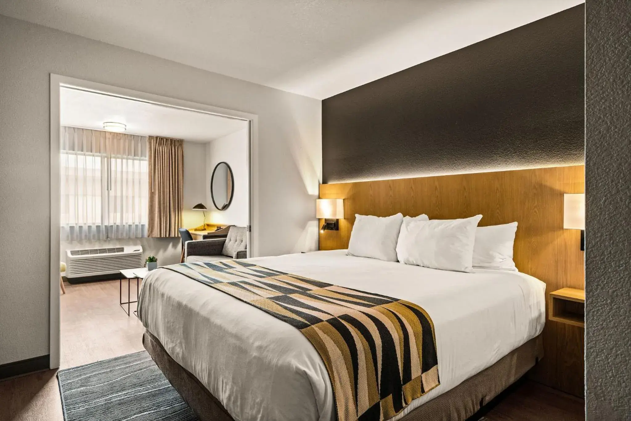 Seating area, Bed in Oxford Suites Redding Seating area, Bed in Oxford Suites Redding