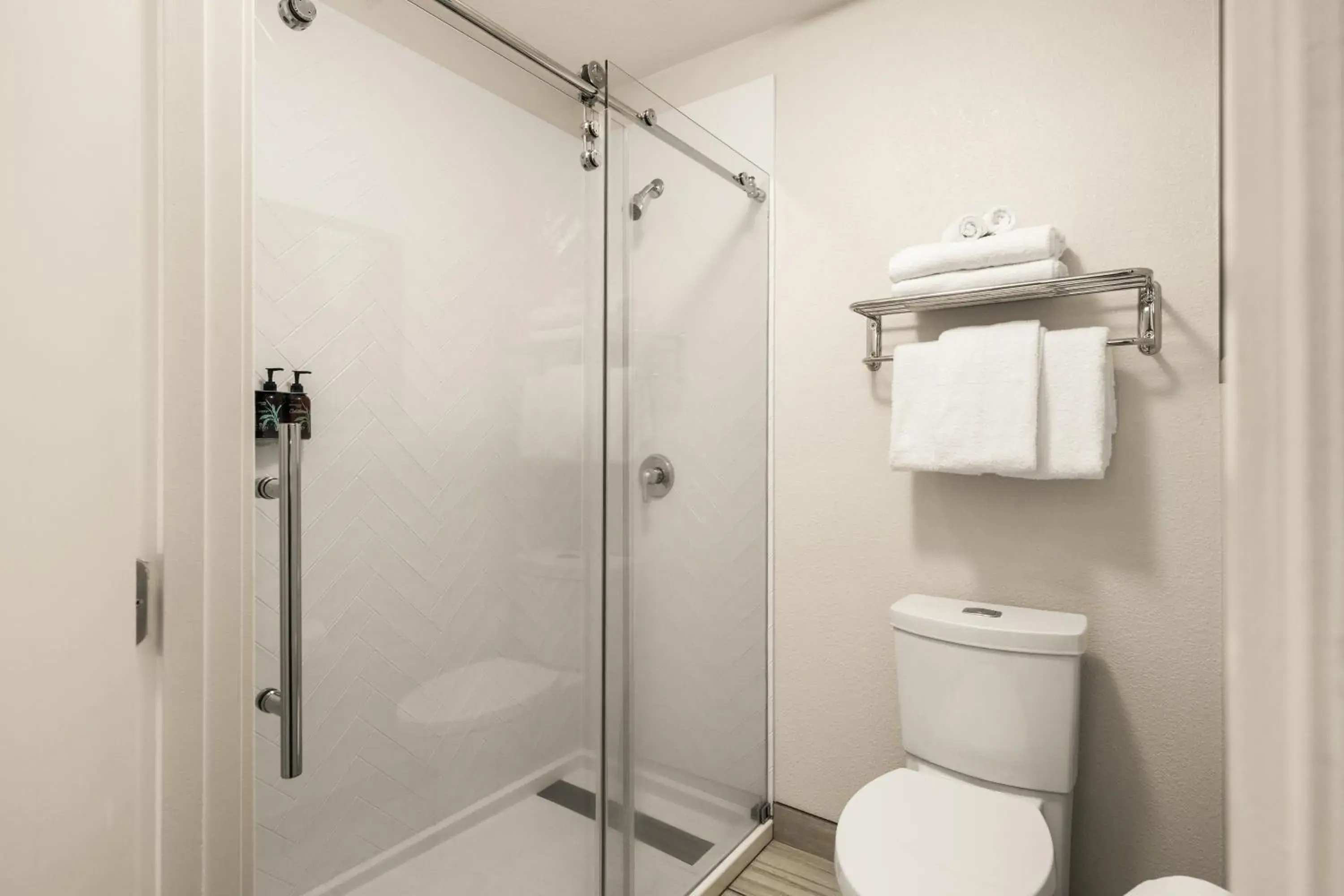 Bathroom in Oxford Suites Redding Bathroom in Oxford Suites Redding