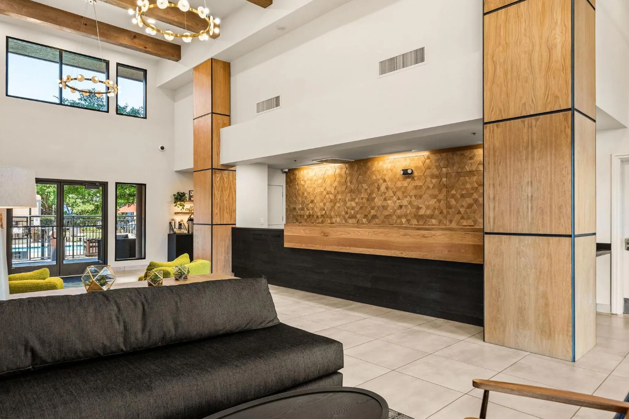 Lobby or reception in Oxford Suites Redding