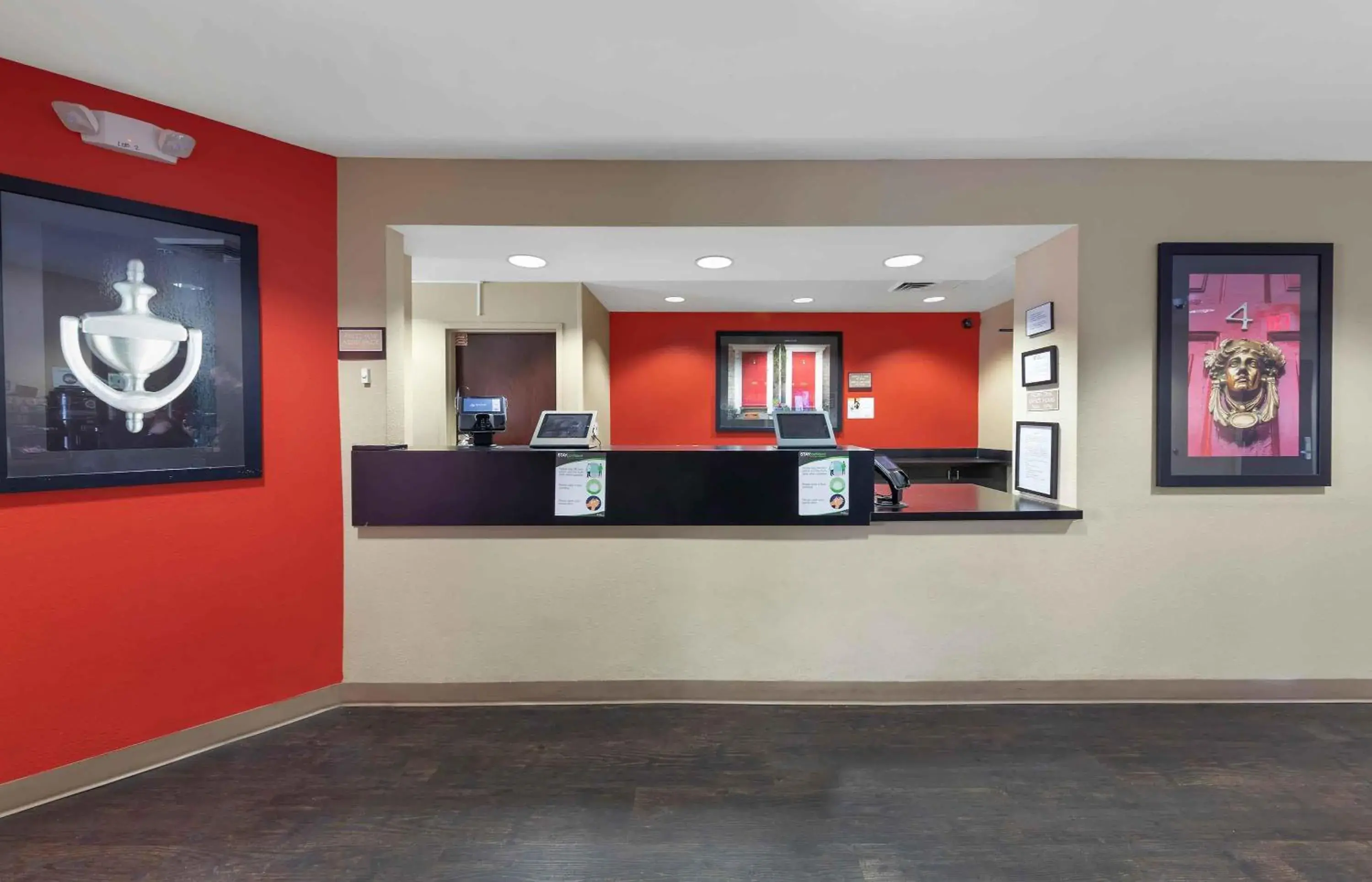 Lobby or reception in Extended Stay America Suites - Los Angeles - Burbank Airport Lobby or reception in Extended Stay America Suites - Los Angeles - Burbank Airport