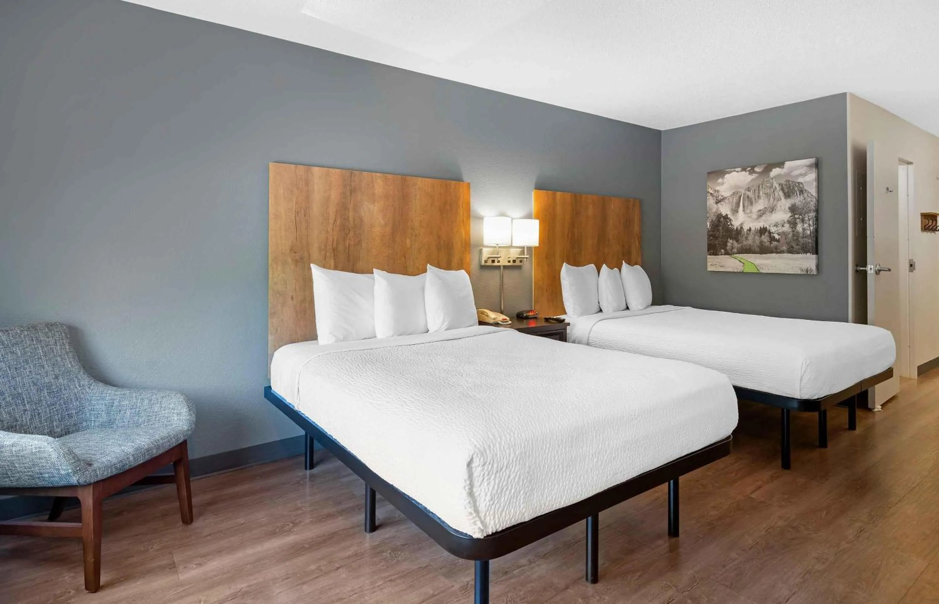 Bedroom, Bed in Extended Stay America Suites - Los Angeles - Burbank Airport