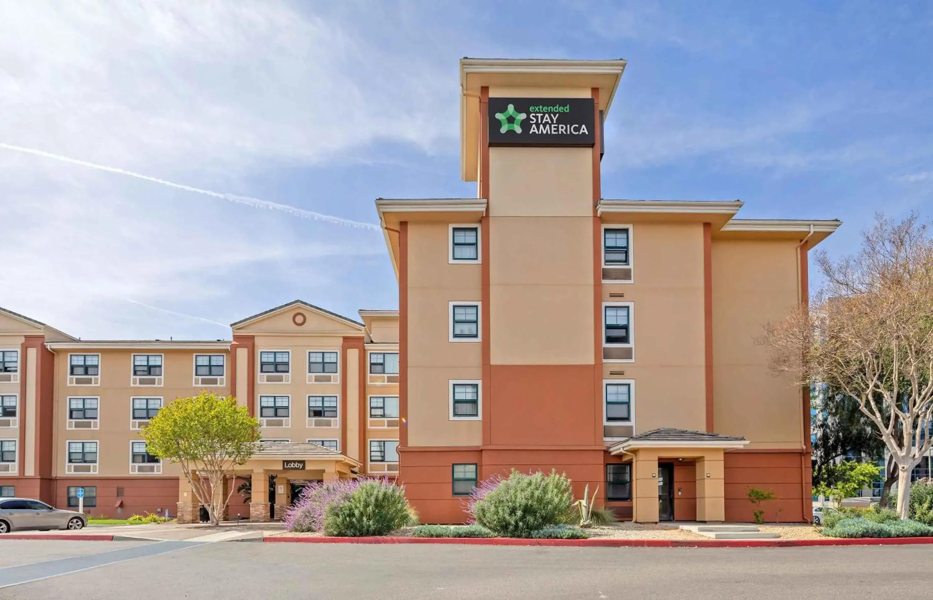 Property building in Extended Stay America Suites - Los Angeles - Burbank Airport Property building in Extended Stay America Suites - Los Angeles - Burbank Airport