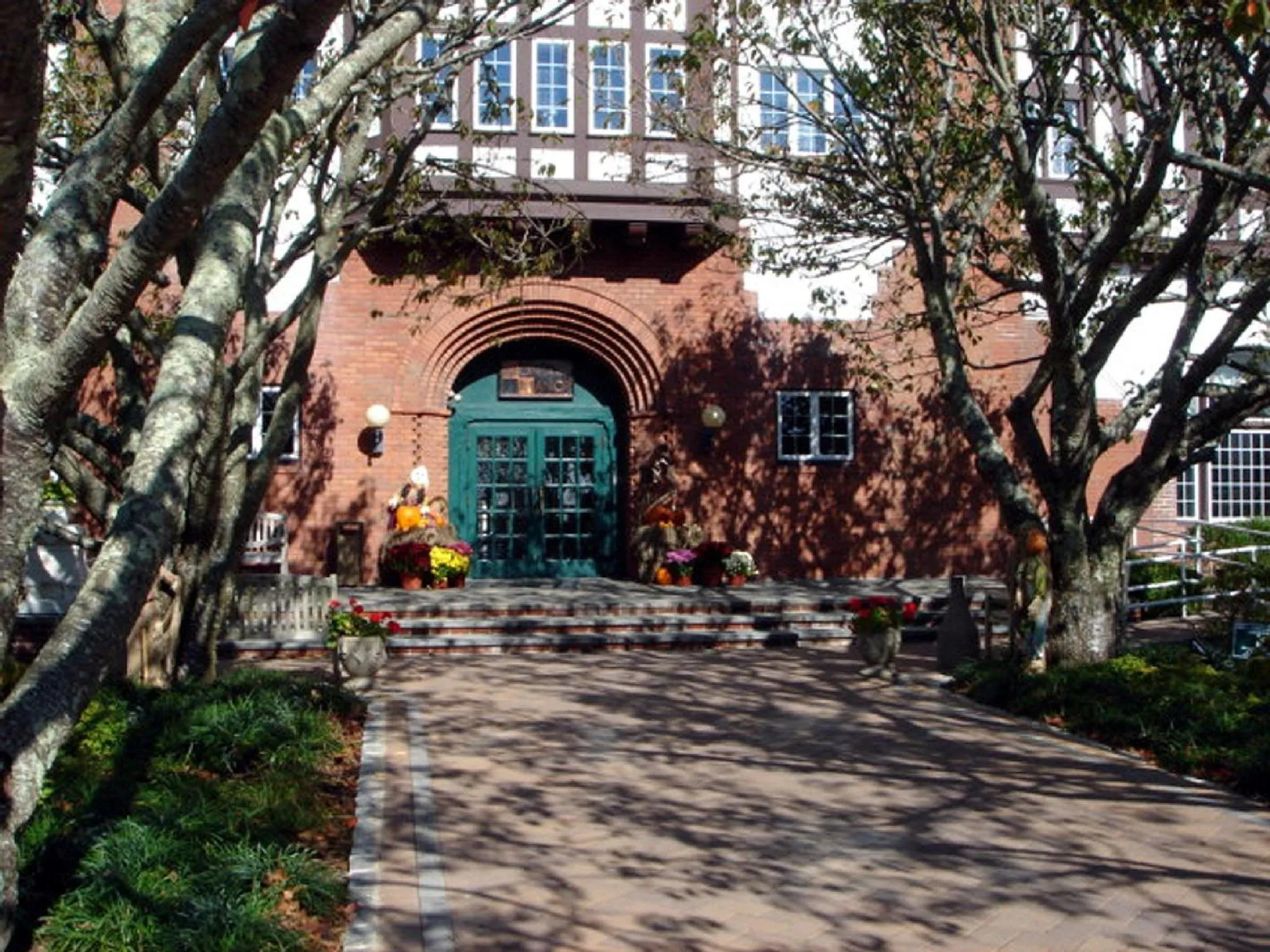 Facade/entrance in Montauk Manor