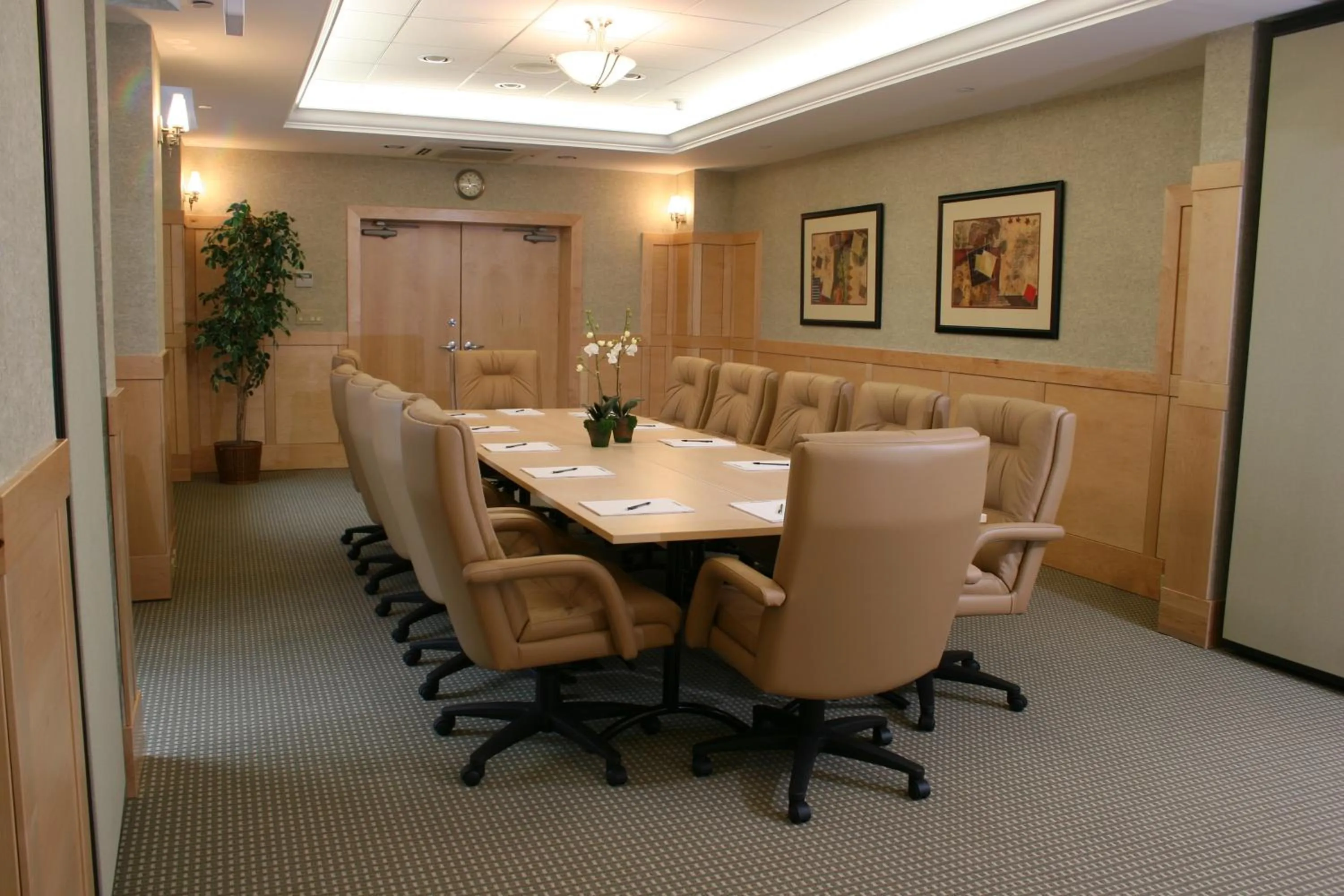 Business facilities in Montauk Manor