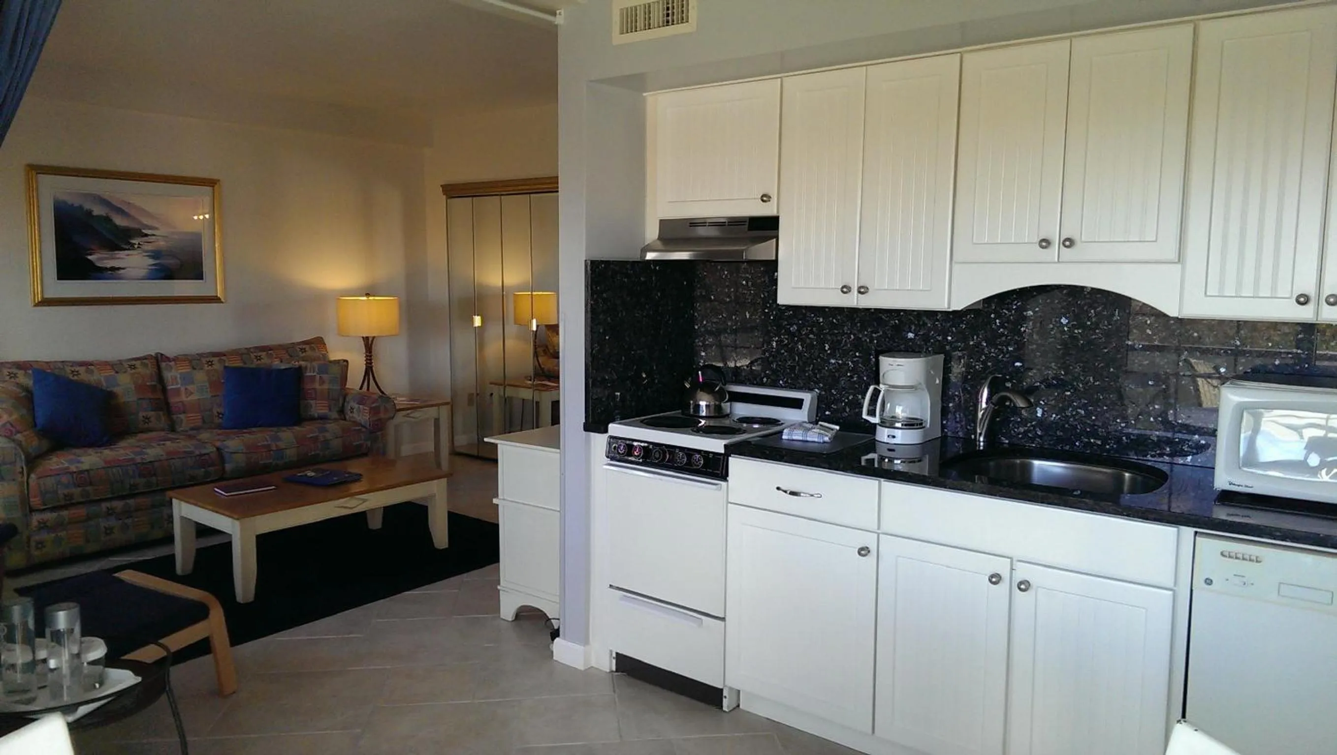 Kitchen or kitchenette in Montauk Manor