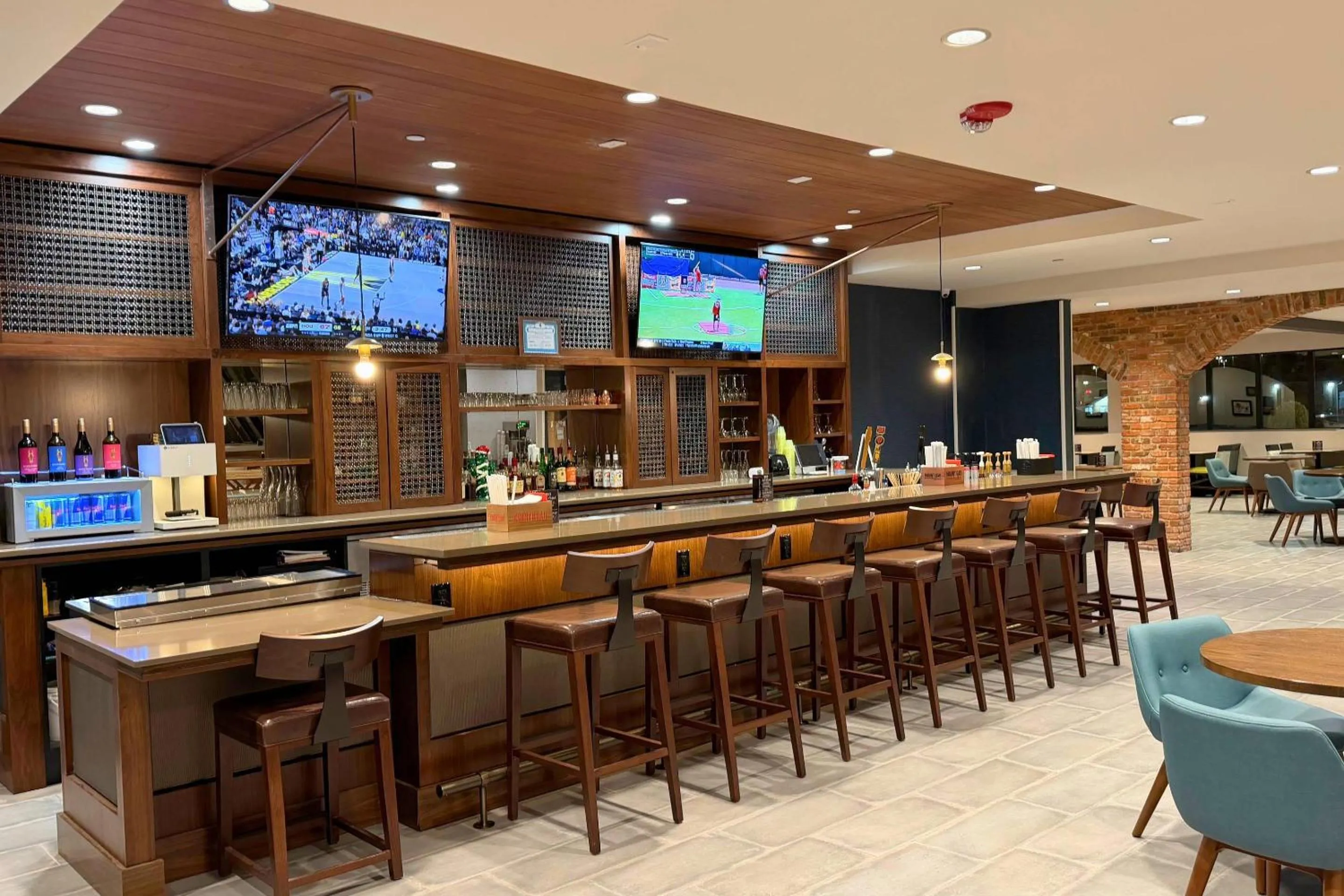 Lounge or bar in Clarion Hotel Rock Springs-Green River