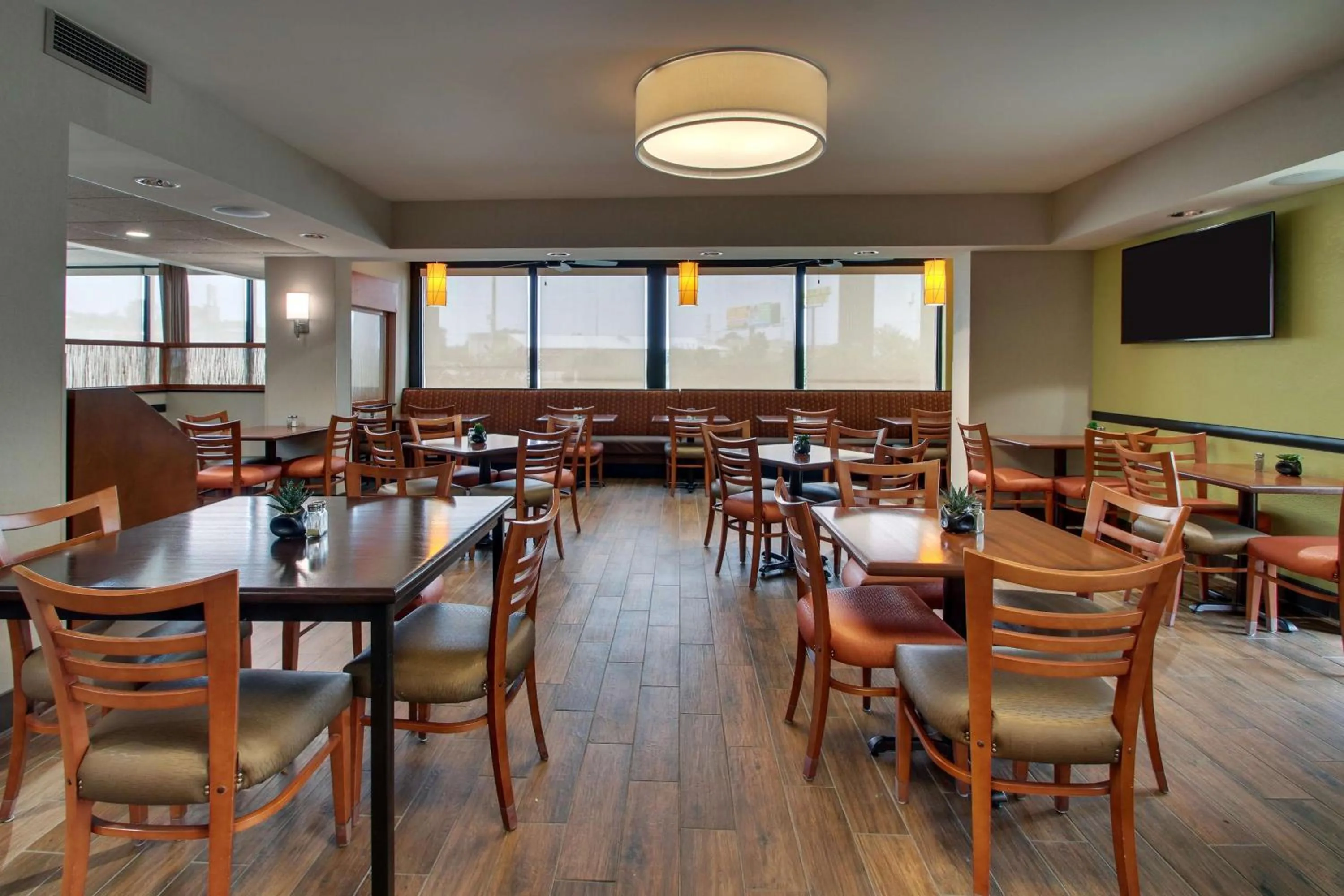 Restaurant/places to eat in Drury Inn & Suites Bowling Green