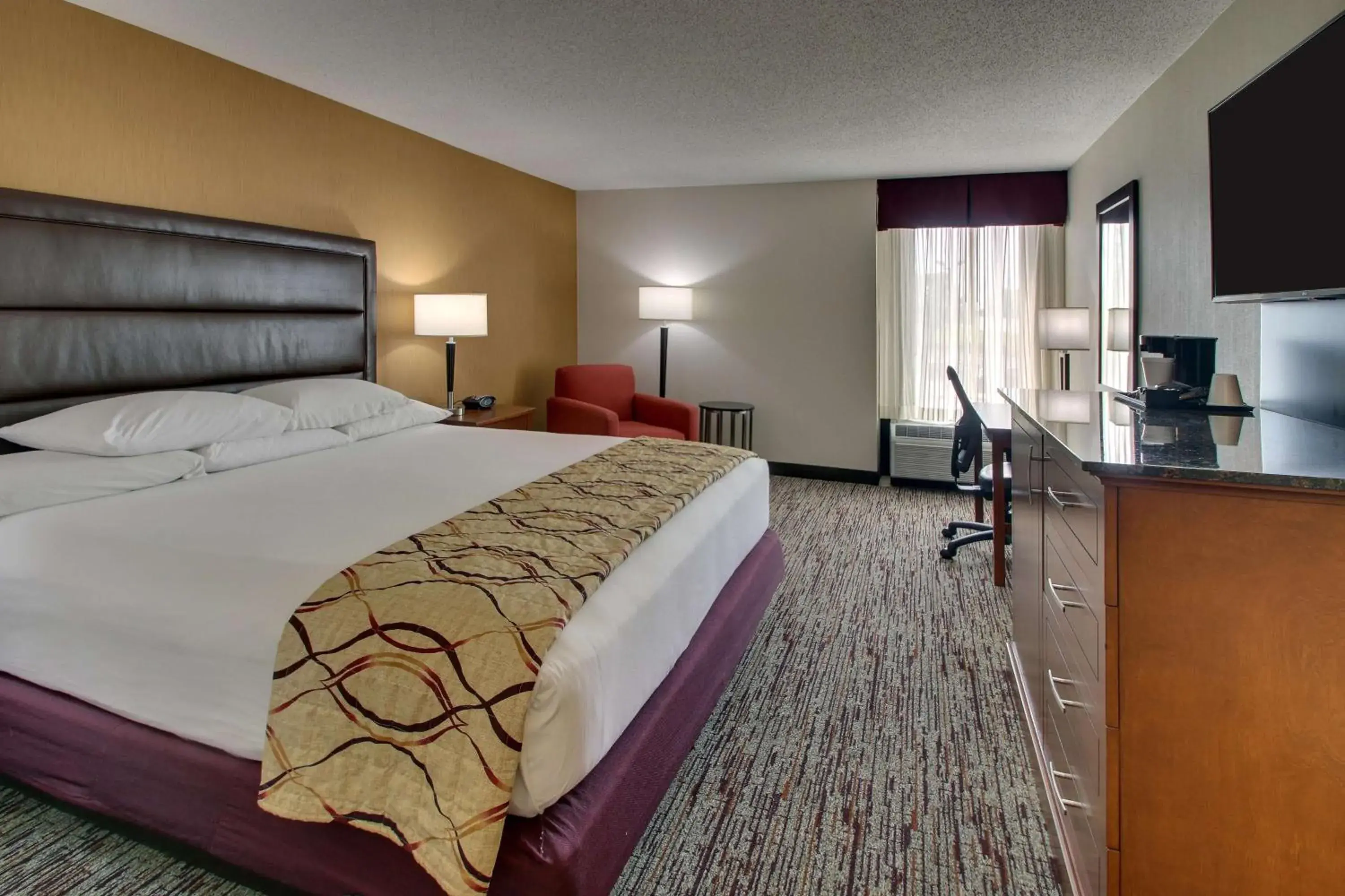 King Room in Drury Inn & Suites Bowling Green King Room in Drury Inn & Suites Bowling Green