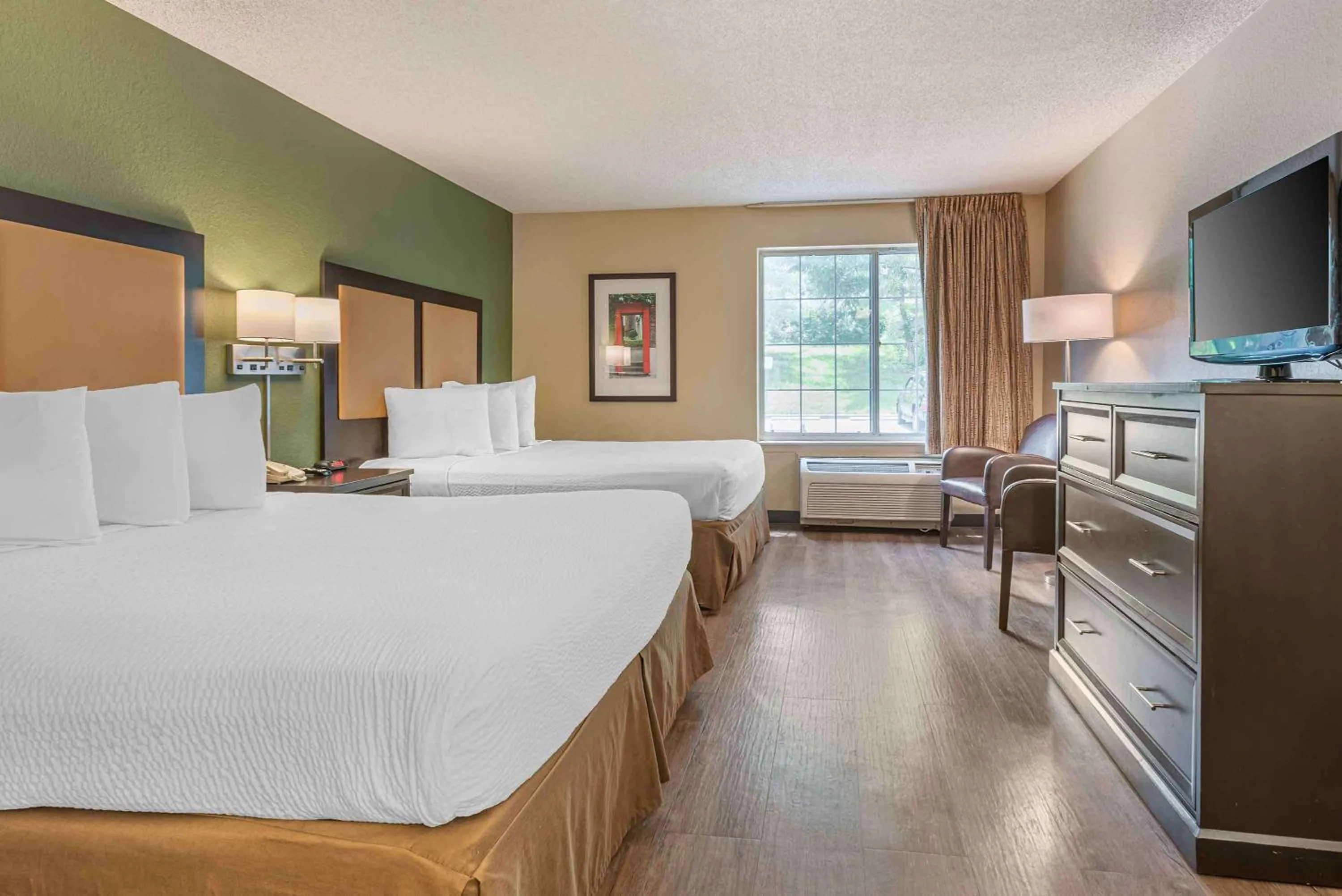 Bedroom, Bed in Extended Stay America Suites - Philadelphia - King of Prussia