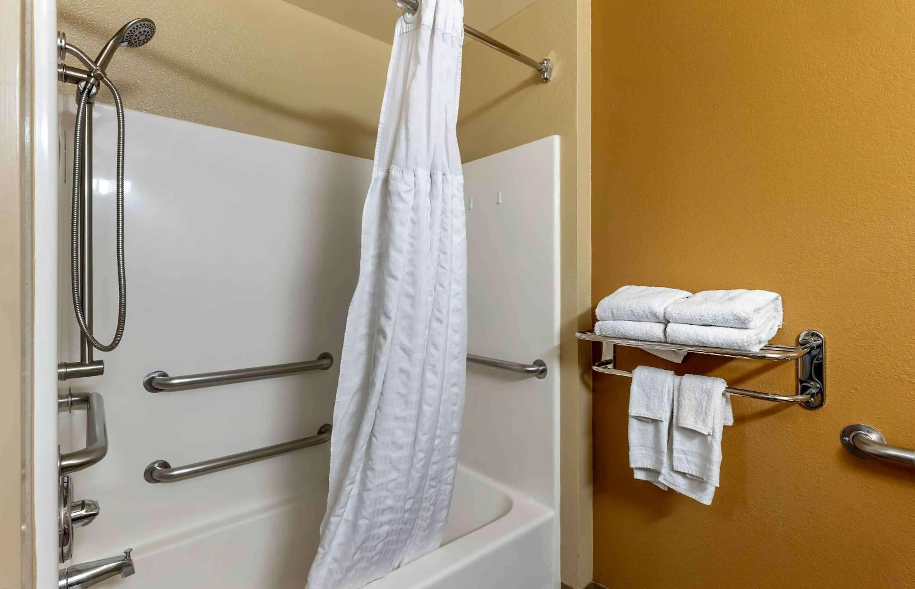 Bathroom in Extended Stay America Suites - Chicago - Skokie