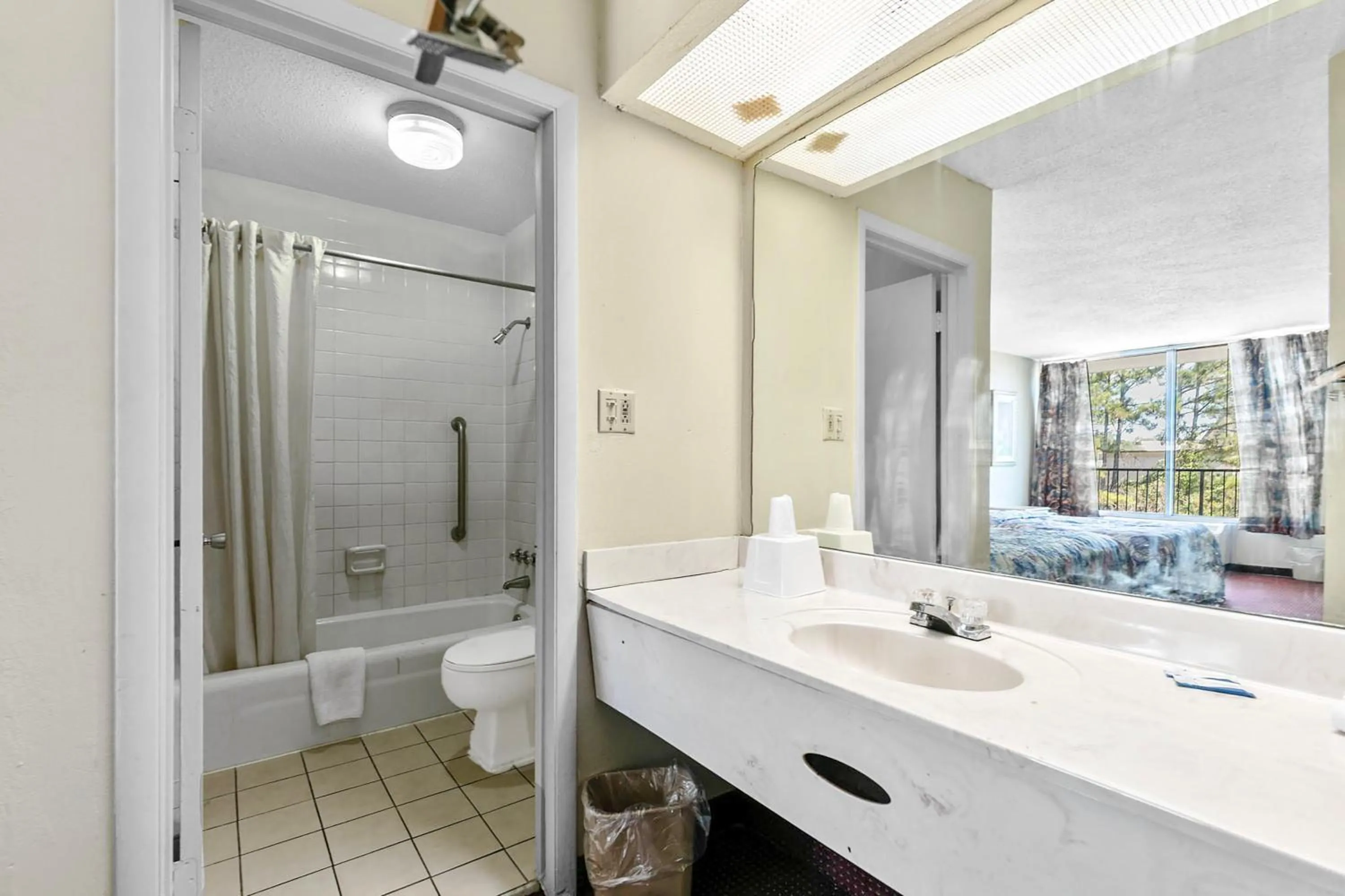 Bathroom in Hotel O Star Motel Hattiesburg HWY 49