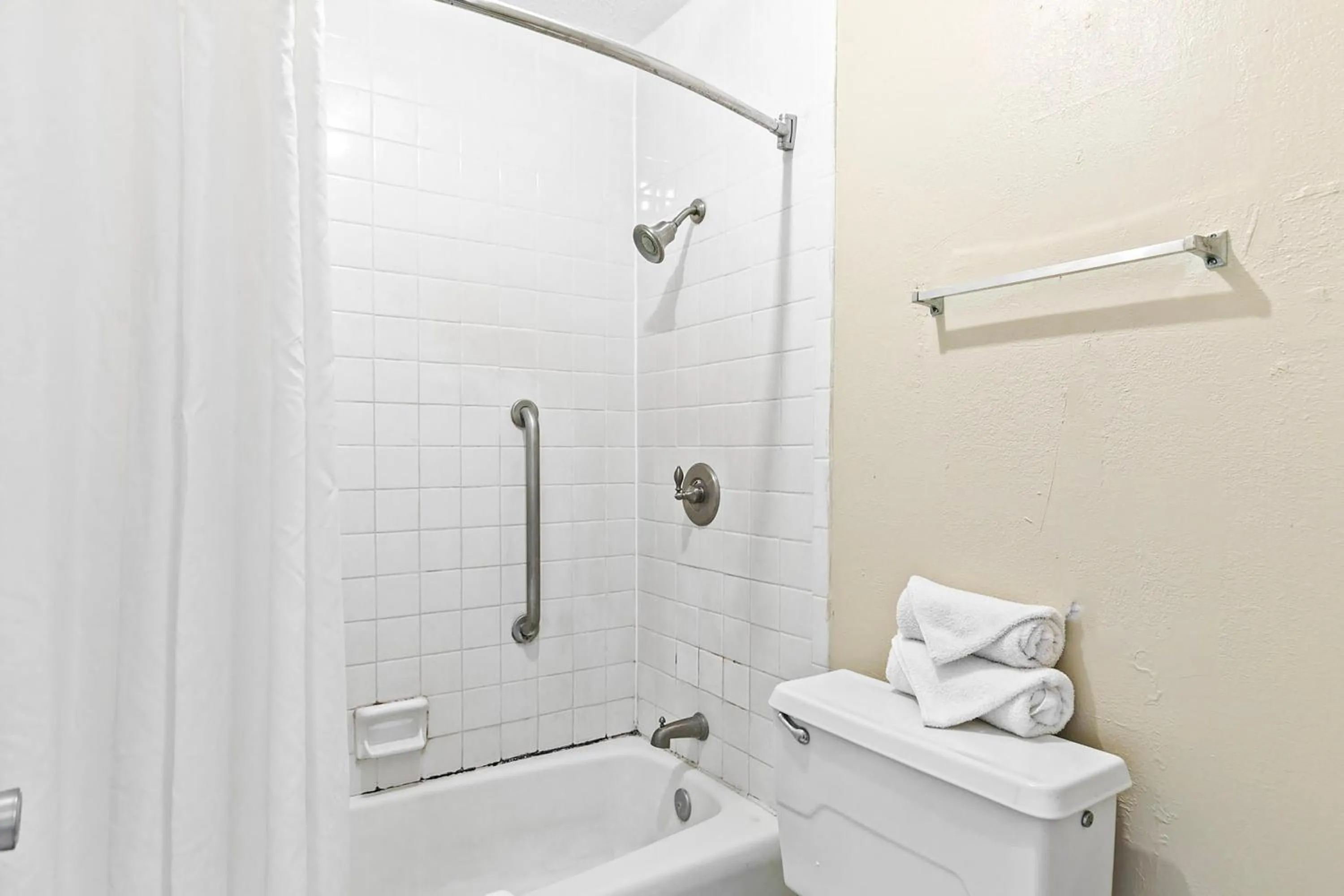 Bathroom in Hotel O Star Motel Hattiesburg HWY 49