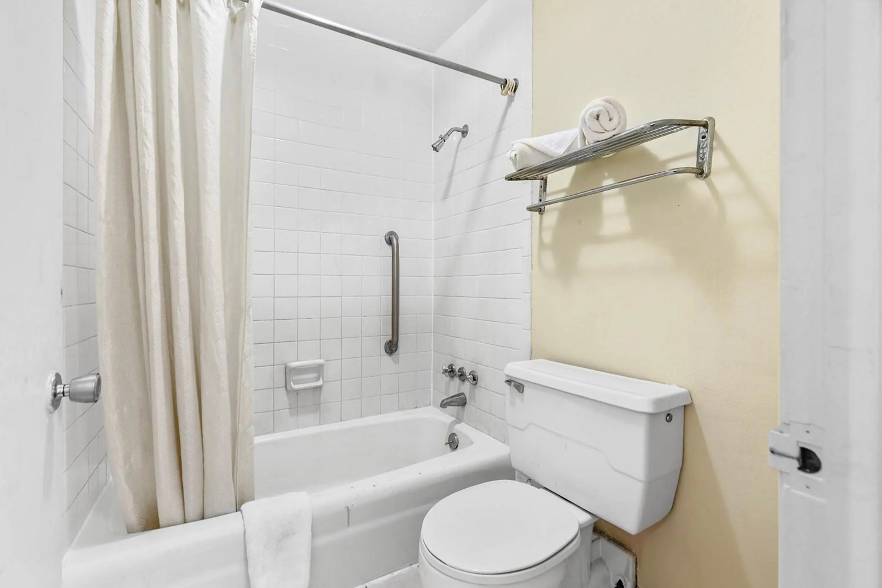 Bathroom in Hotel O Star Motel Hattiesburg HWY 49