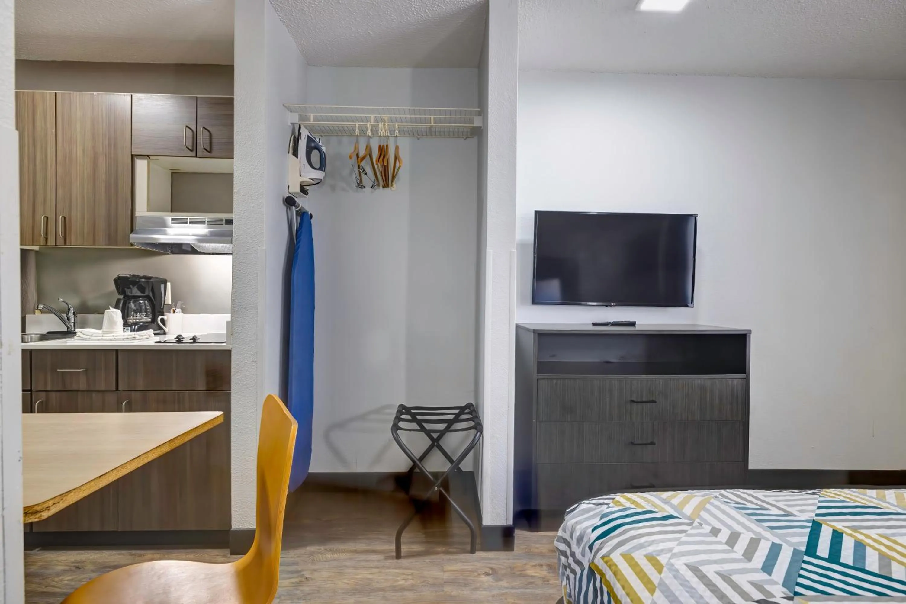 Bedroom, Bed in Studio 6-Arlington, TX - South - Dallas