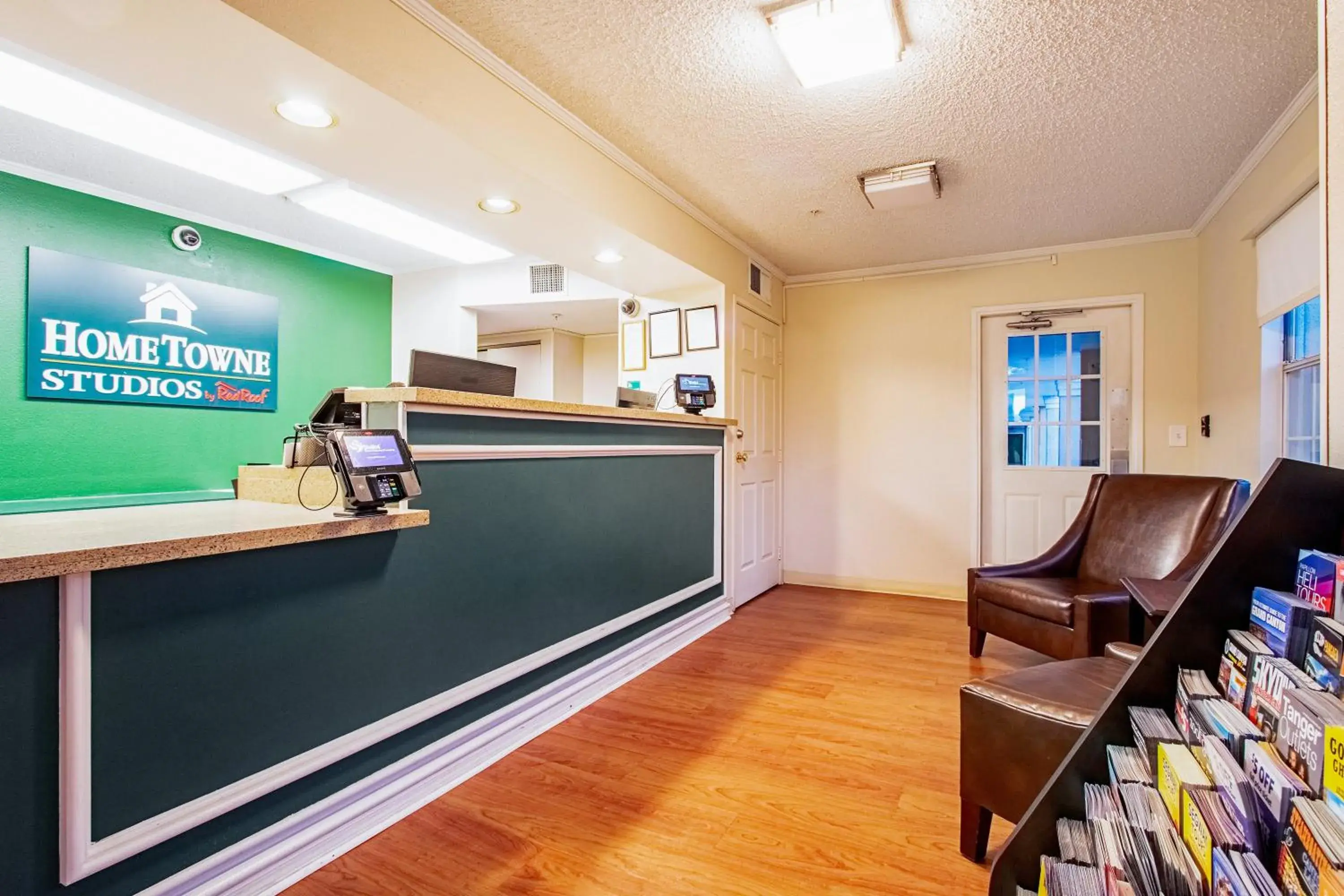 Lobby or reception in HomeTowne Studios by Red Roof Phoenix - Dunlap Ave Lobby or reception in HomeTowne Studios by Red Roof Phoenix - Dunlap Ave