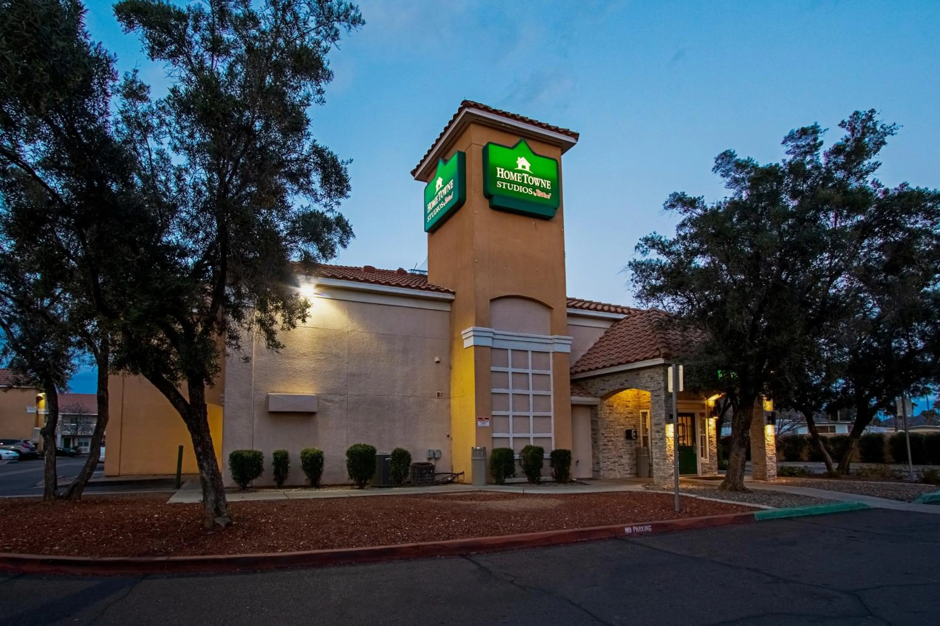 Property building in HomeTowne Studios by Red Roof Phoenix - Dunlap Ave