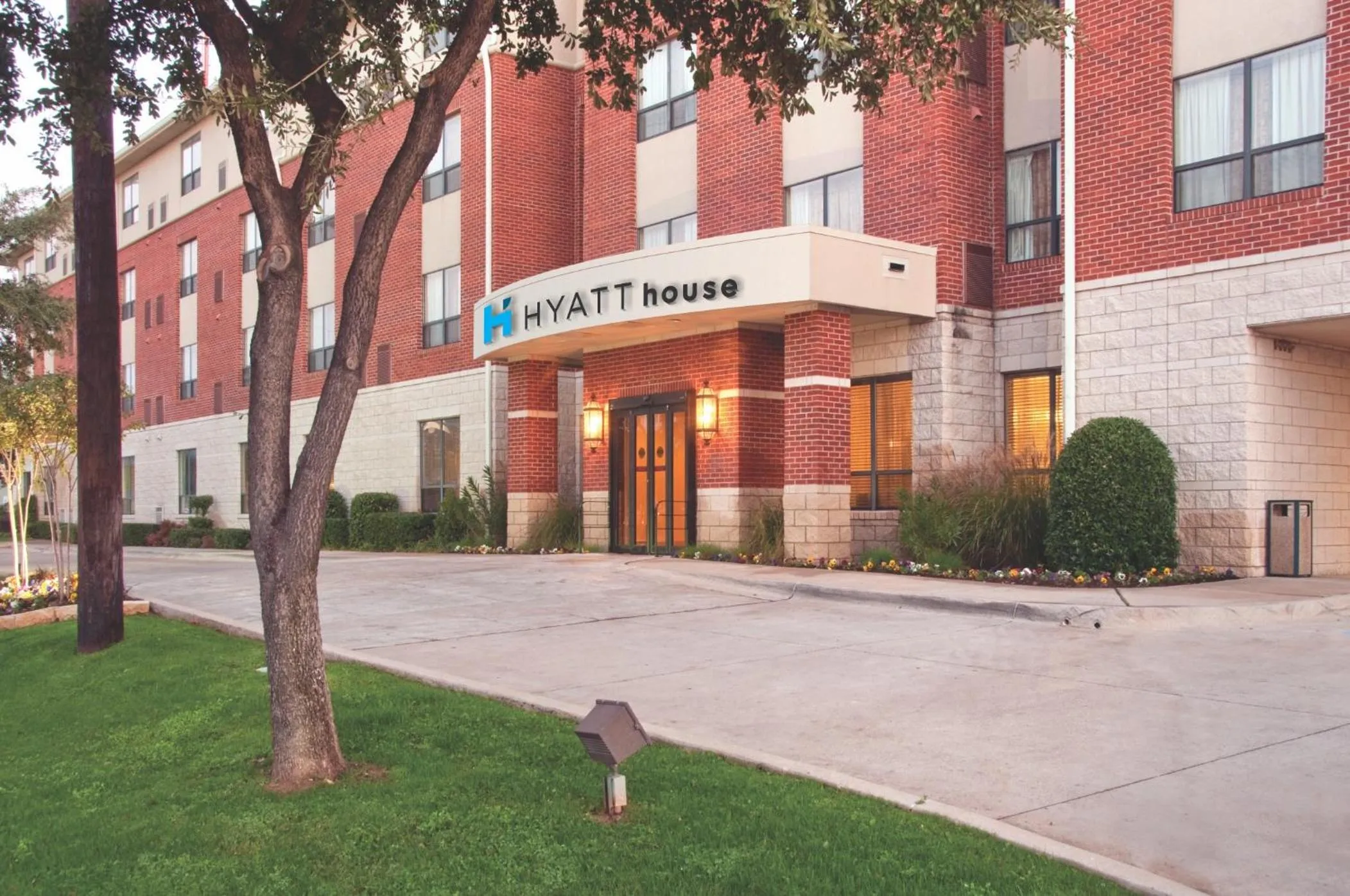 Property building in Hyatt House Dallas Uptown