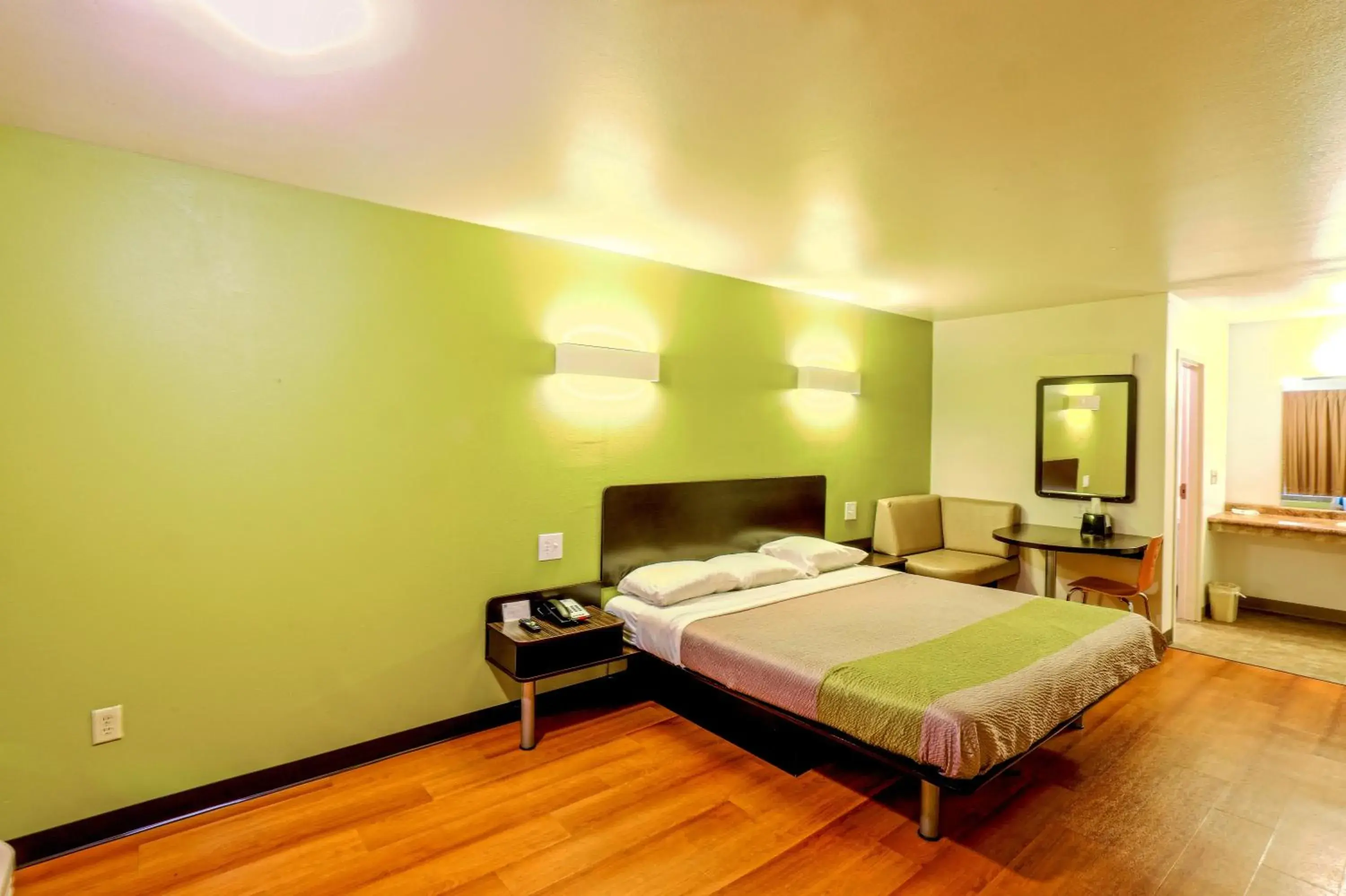 King Room - single occupancy - Smoking in Motel 6-Longview, TX - North King Room - single occupancy - Smoking in Motel 6-Longview, TX - North