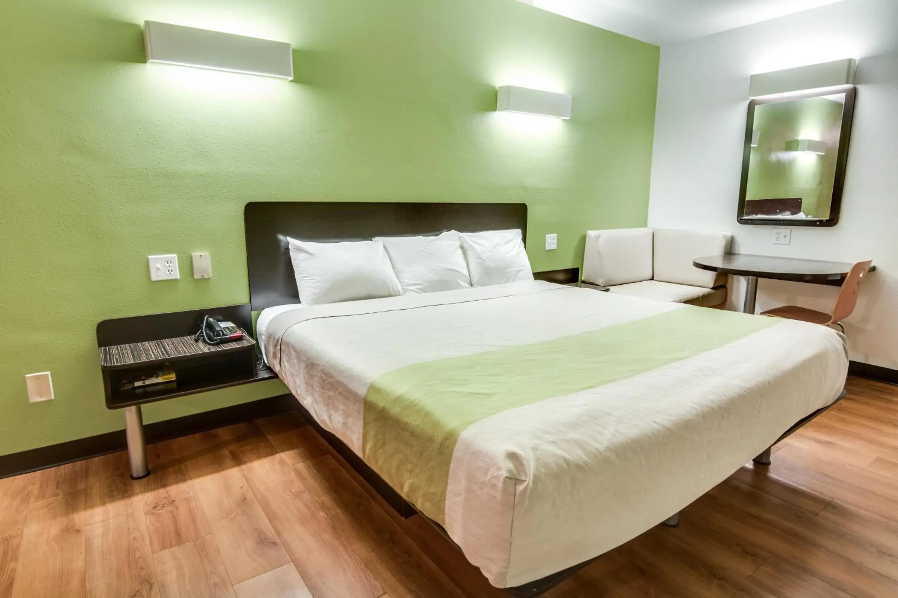 Bedroom, Bed in Motel 6-Longview, TX - North Bedroom, Bed in Motel 6-Longview, TX - North