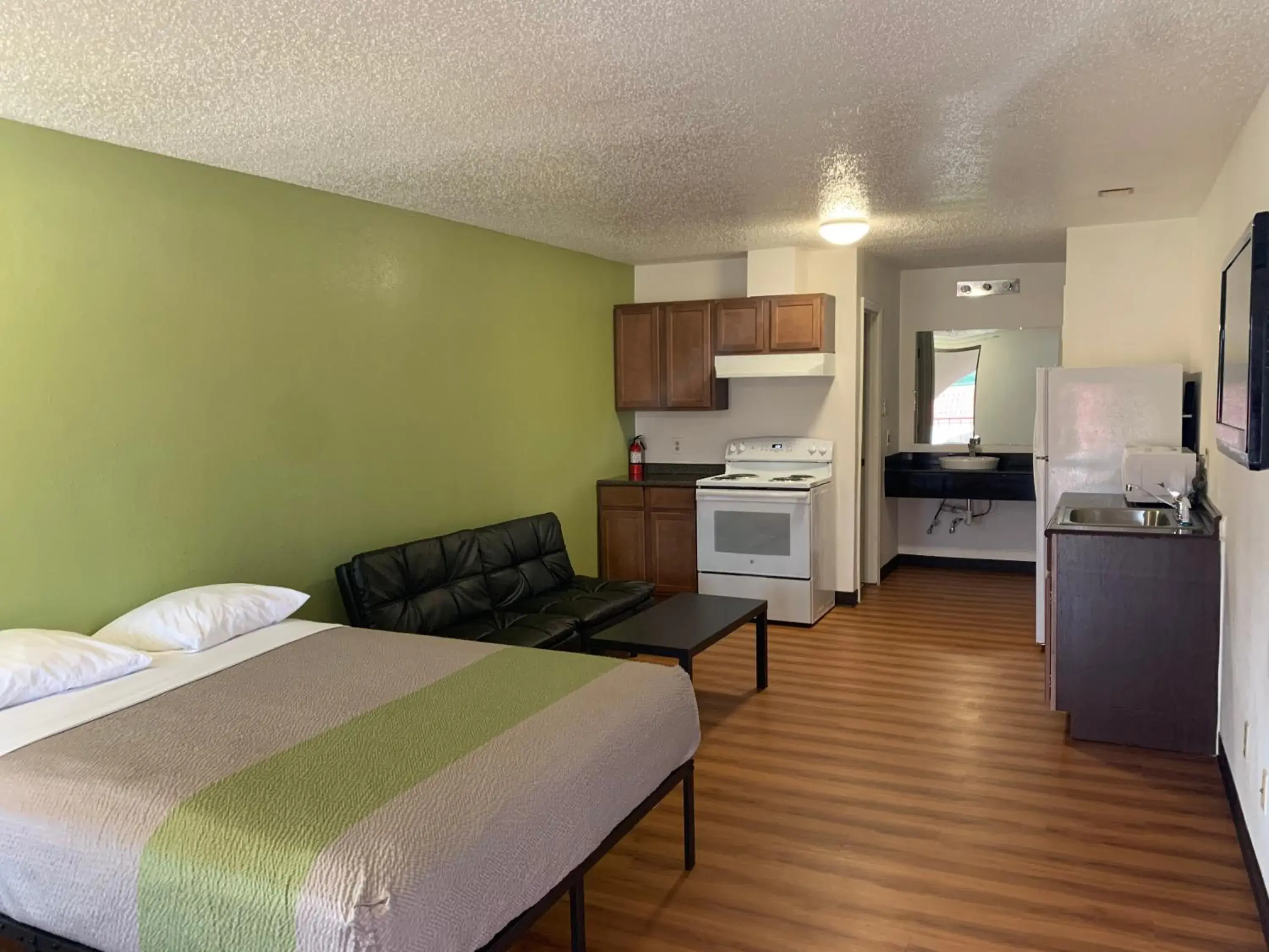 Kitchen or kitchenette, Bed in Motel 6-Longview, TX - North Kitchen or kitchenette, Bed in Motel 6-Longview, TX - North