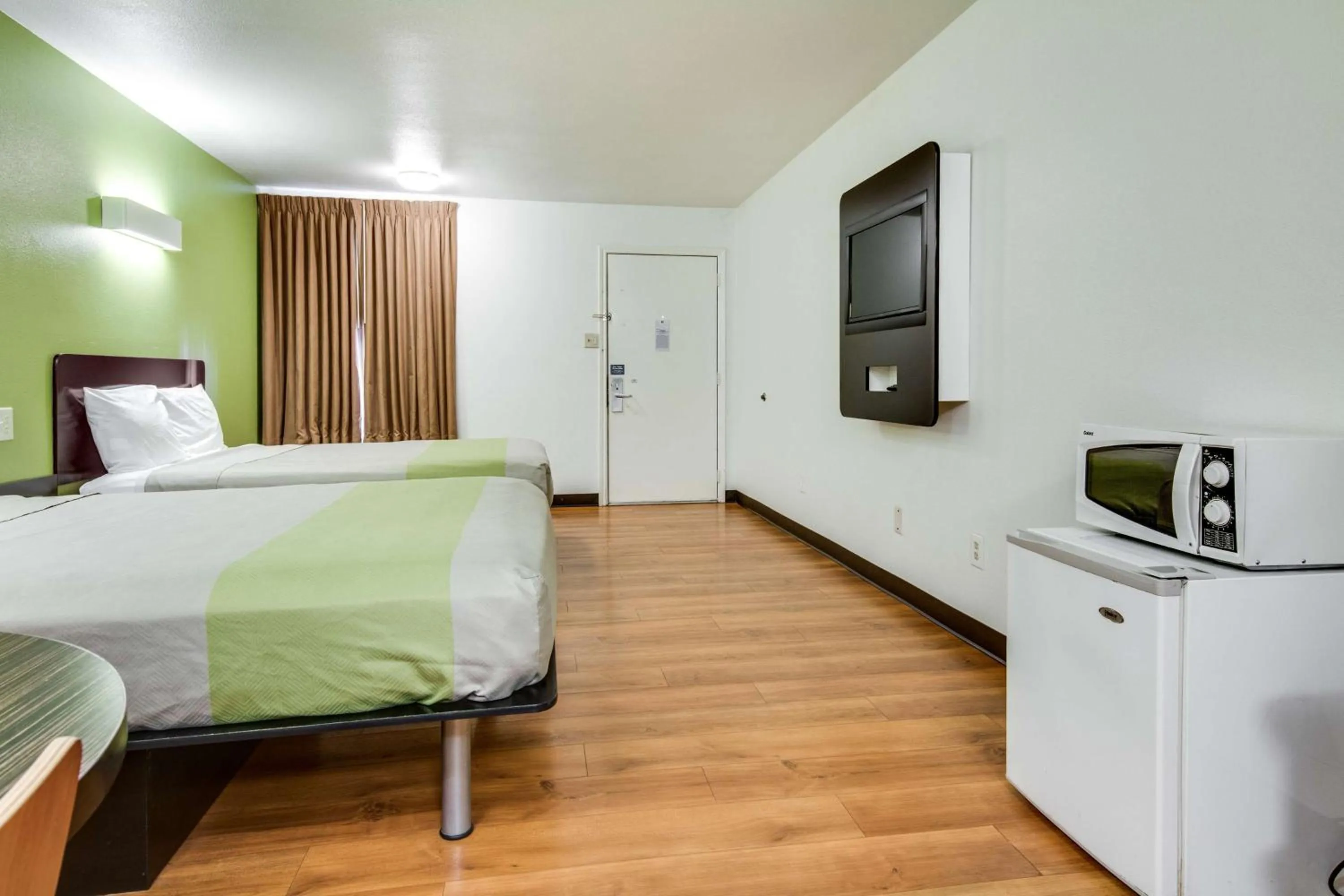 TV and multimedia, Bed in Motel 6-Longview, TX - North