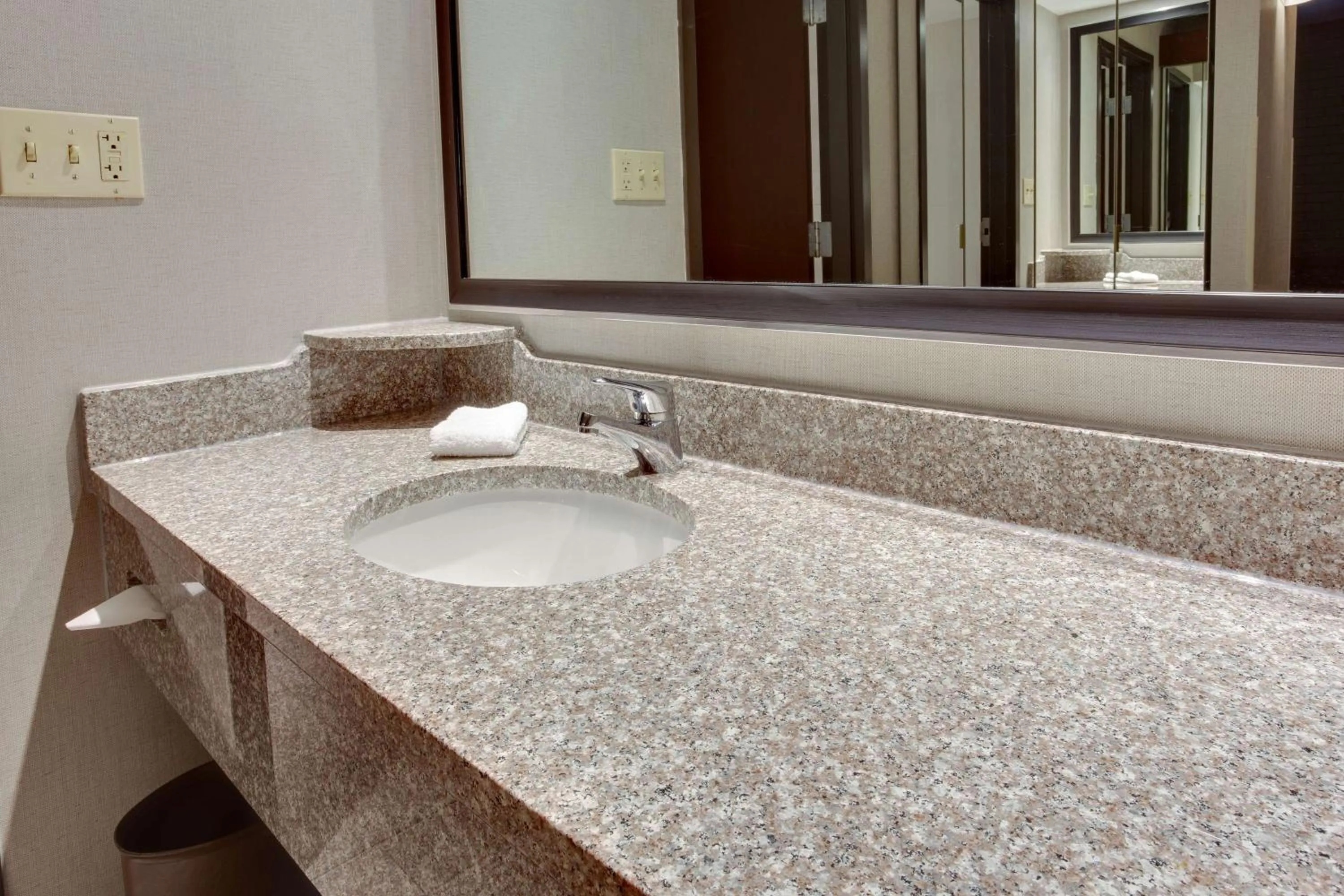 Bathroom in Drury Inn & Suites Louisville East