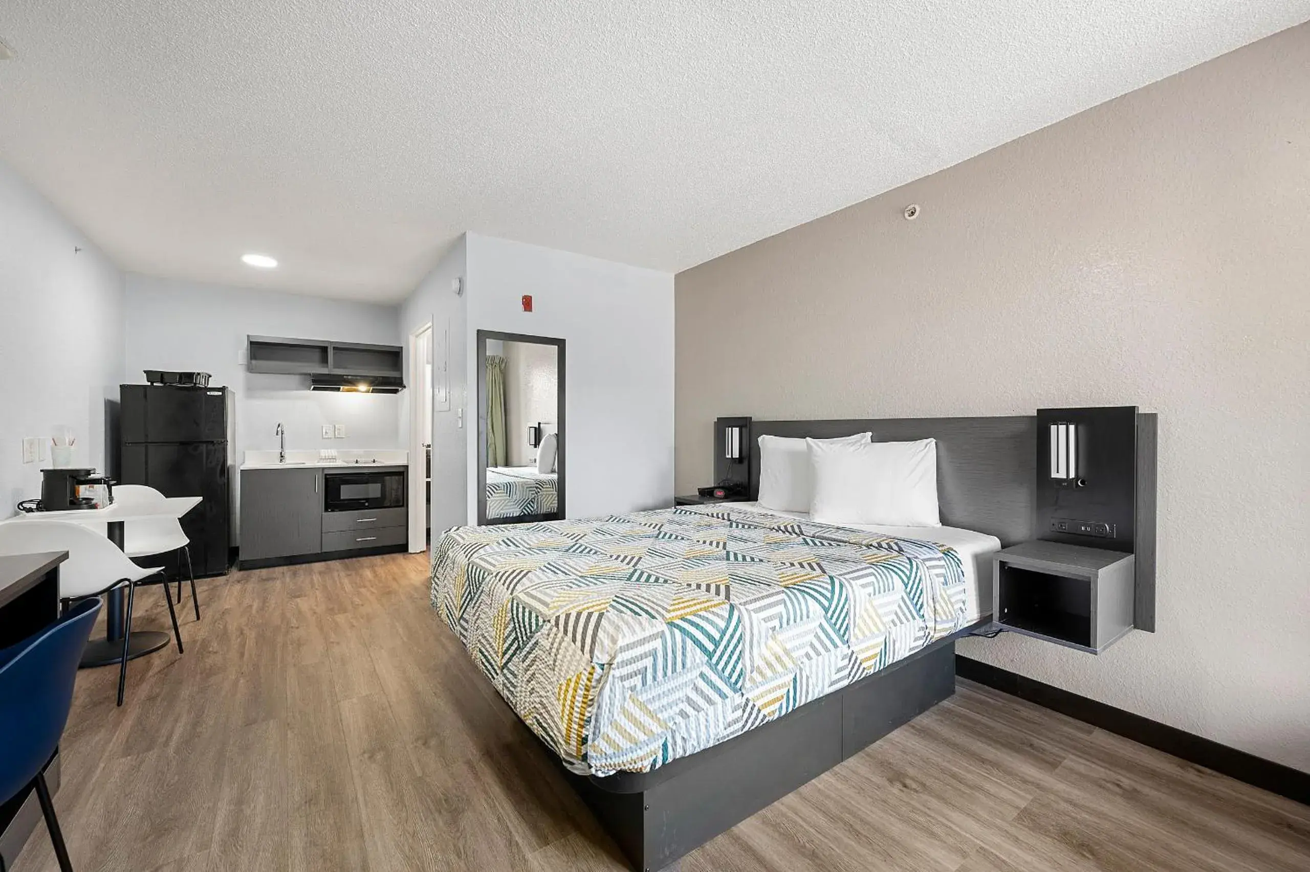 Bed in Studio 6-Roswell, GA - Atlanta Bed in Studio 6-Roswell, GA - Atlanta