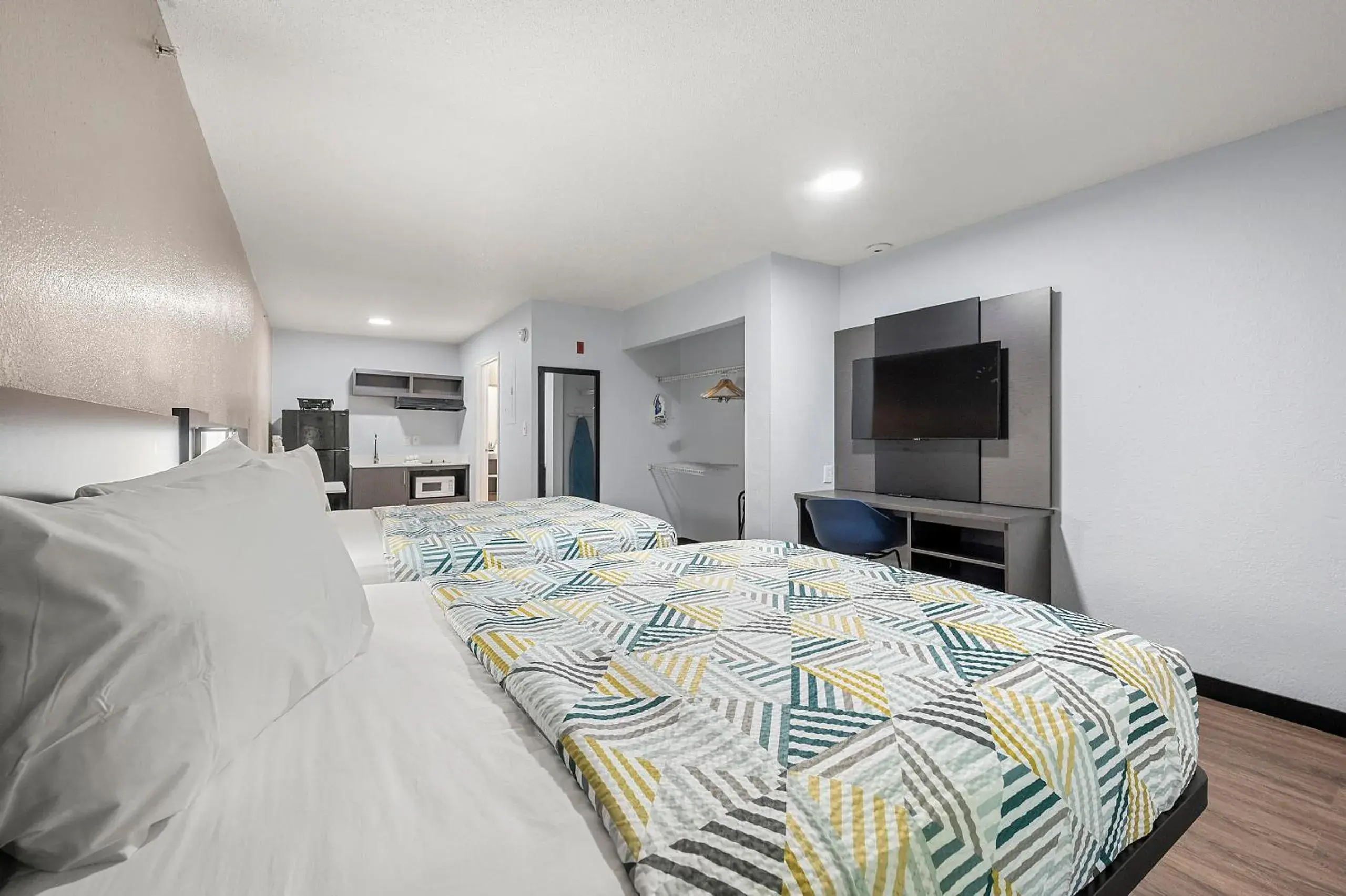 Bedroom, Bed in Studio 6-Roswell, GA - Atlanta Bedroom, Bed in Studio 6-Roswell, GA - Atlanta