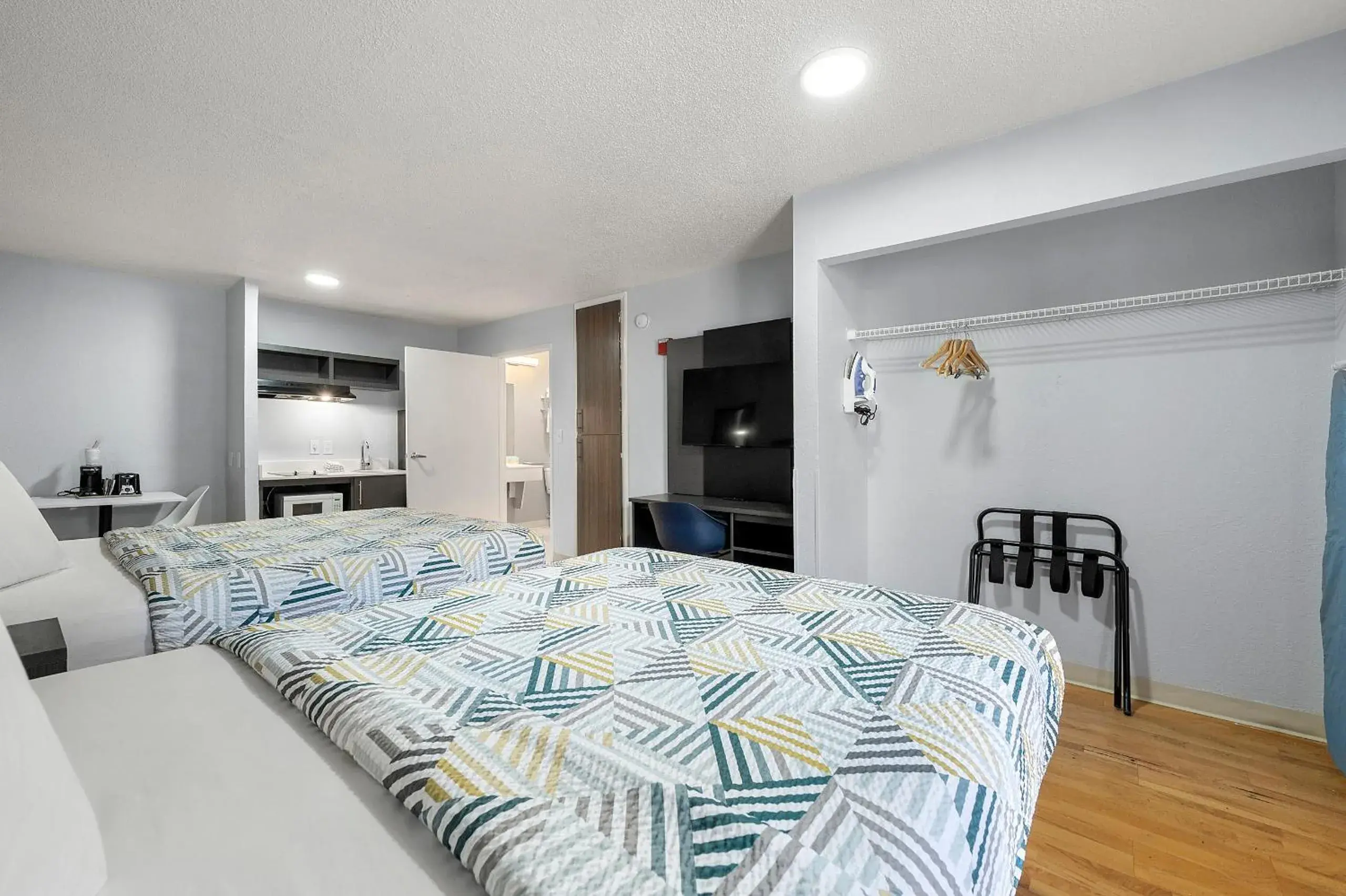 Bedroom, Bed in Studio 6-Roswell, GA - Atlanta Bedroom, Bed in Studio 6-Roswell, GA - Atlanta