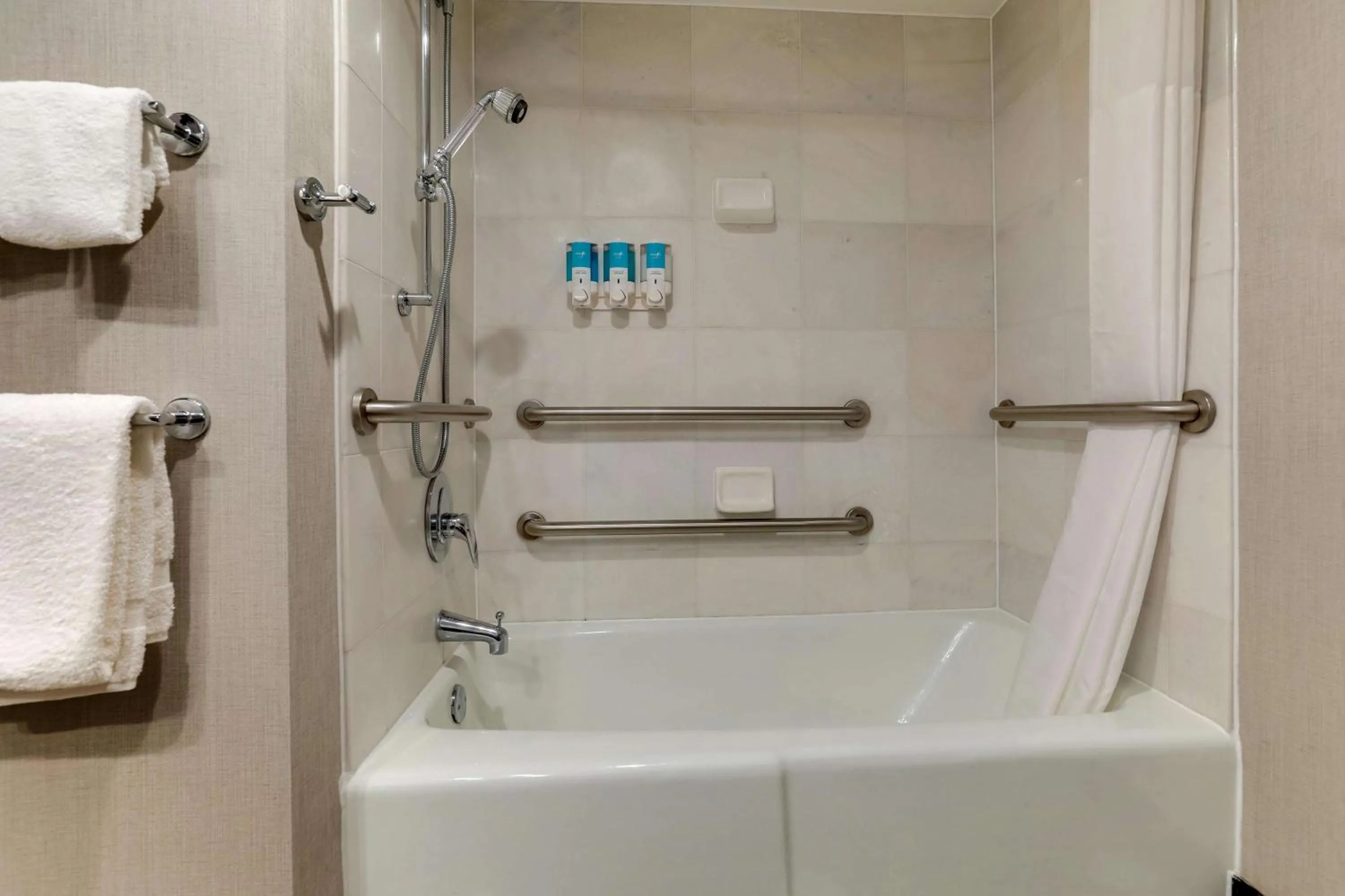 Bathroom in Drury Inn & Suites Atlanta Marietta