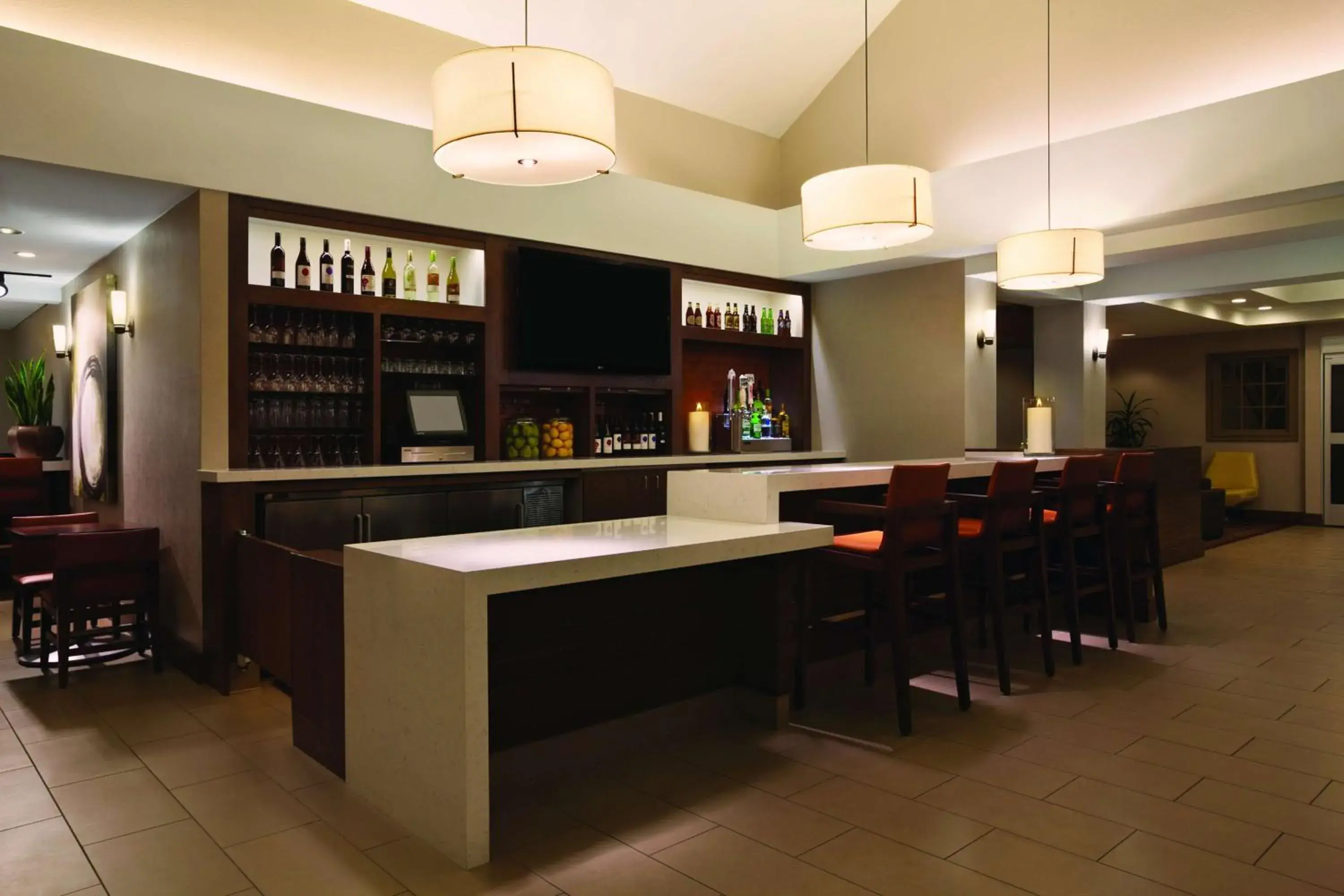 Lounge or bar in Hyatt House Pleasanton Lounge or bar in Hyatt House Pleasanton
