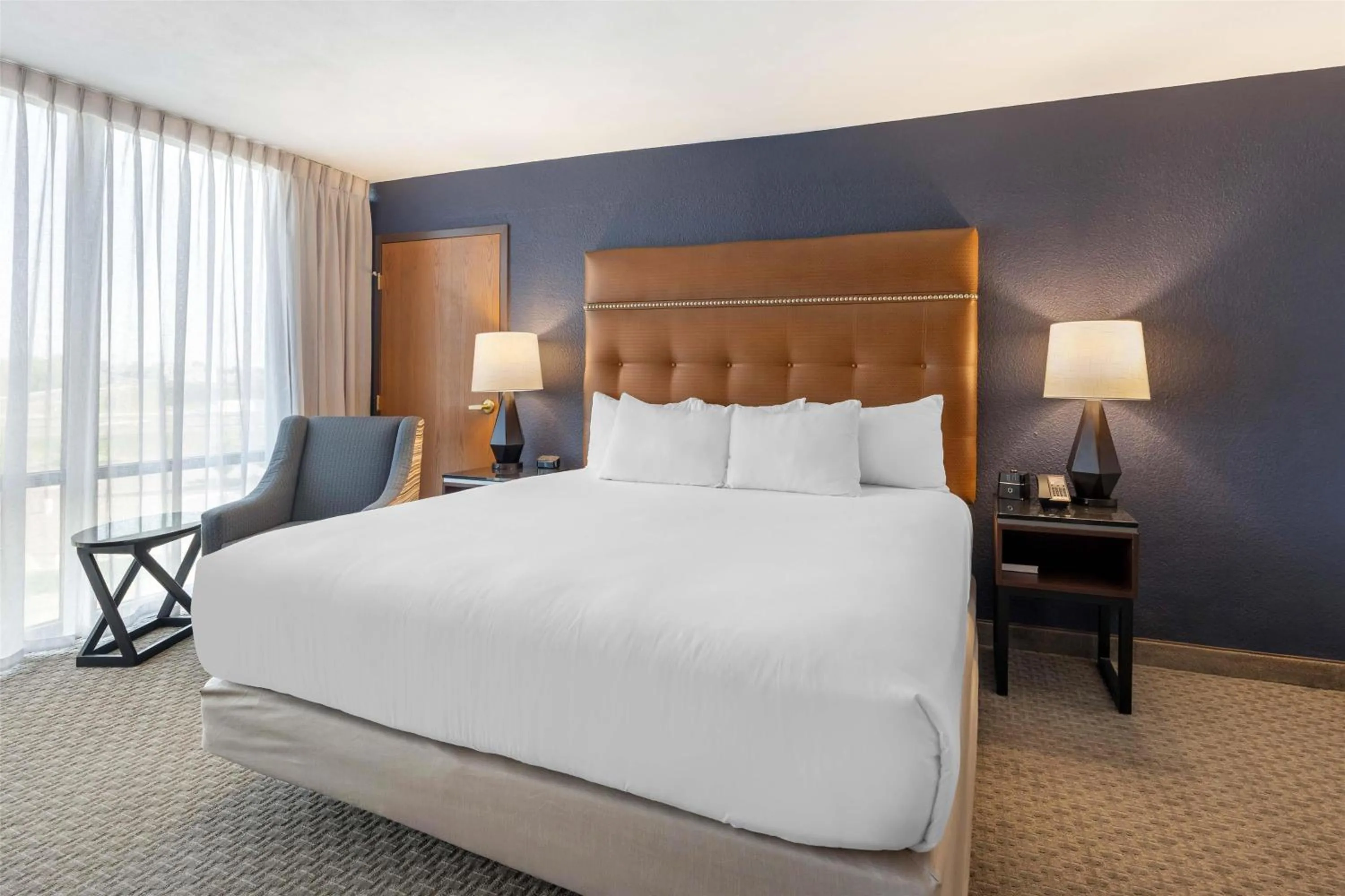 Bedroom, Bed in Drury Inn & Suites Paducah