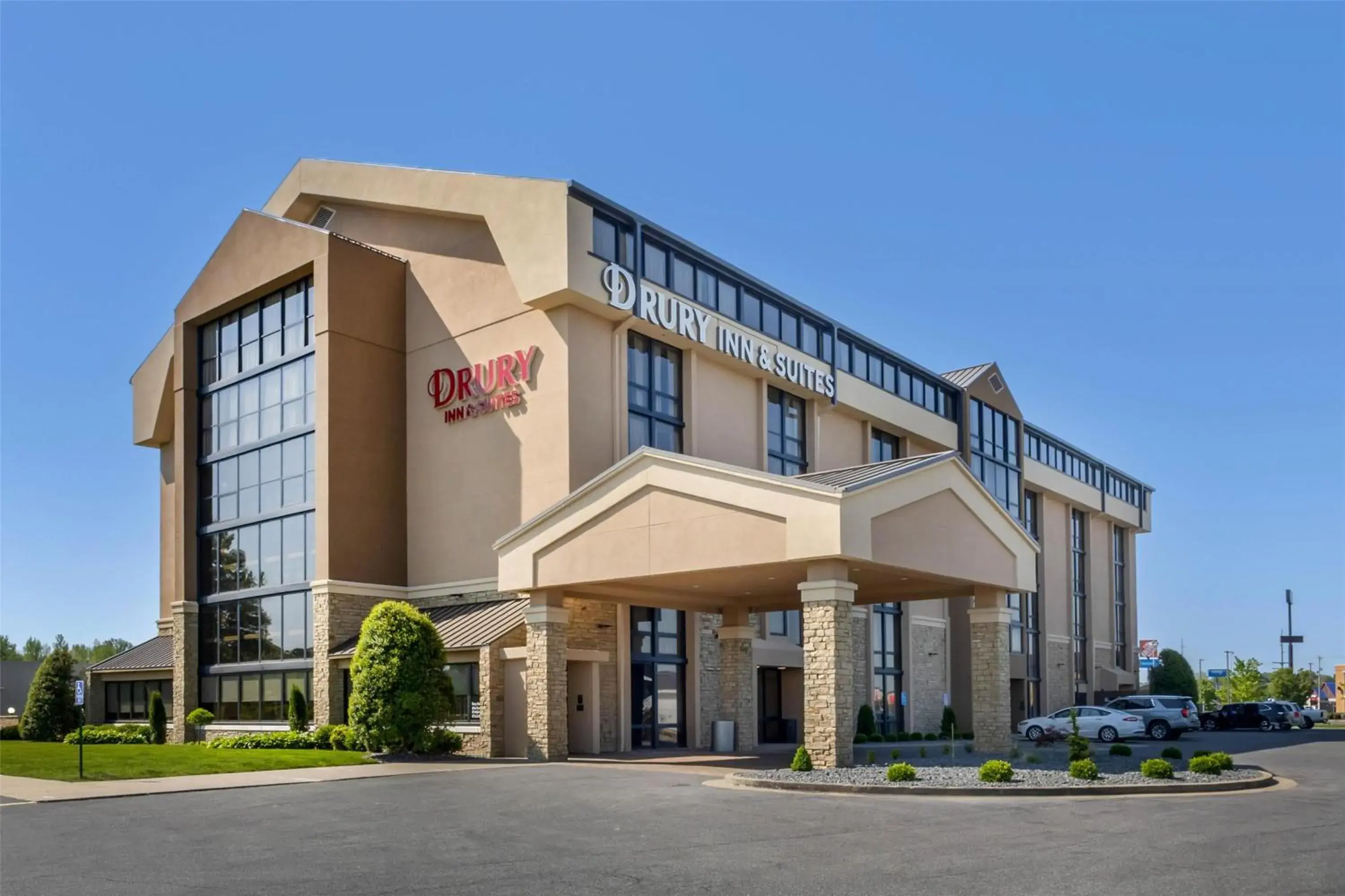 Property building in Drury Inn & Suites Paducah Property building in Drury Inn & Suites Paducah