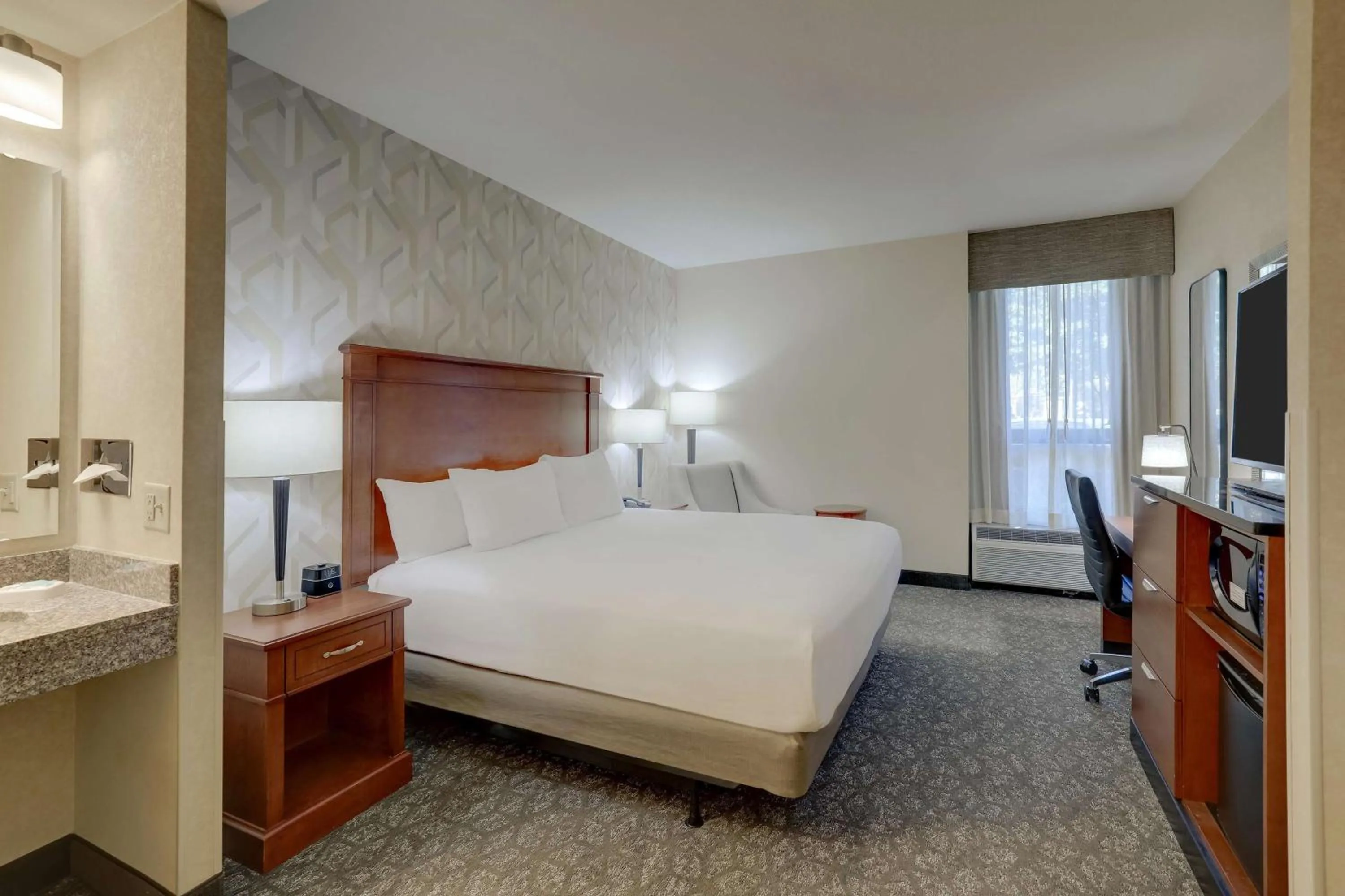 Bedroom, Bed in Drury Inn & Suites Charlotte University Place