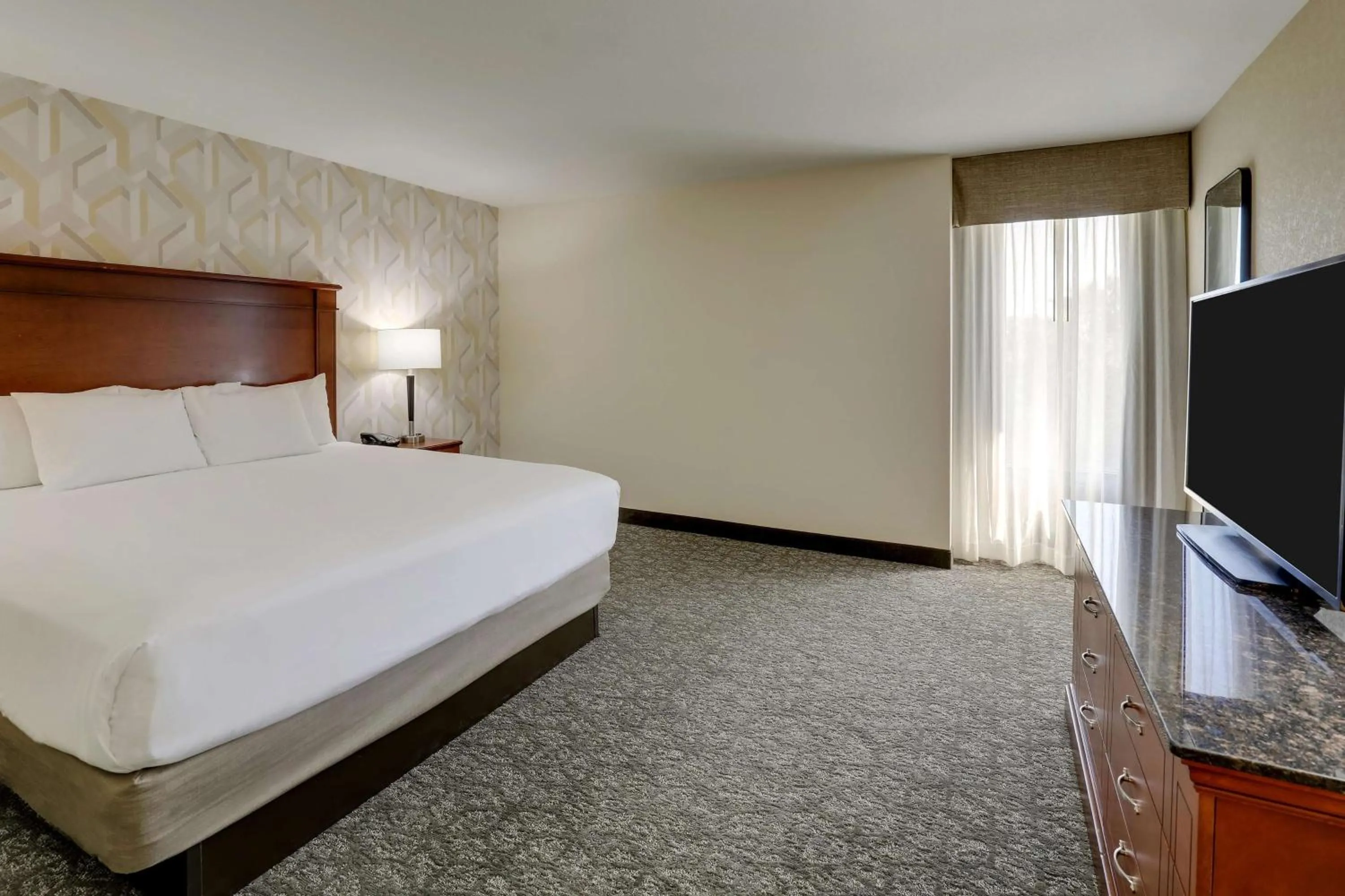 Bedroom, Bed in Drury Inn & Suites Charlotte University Place