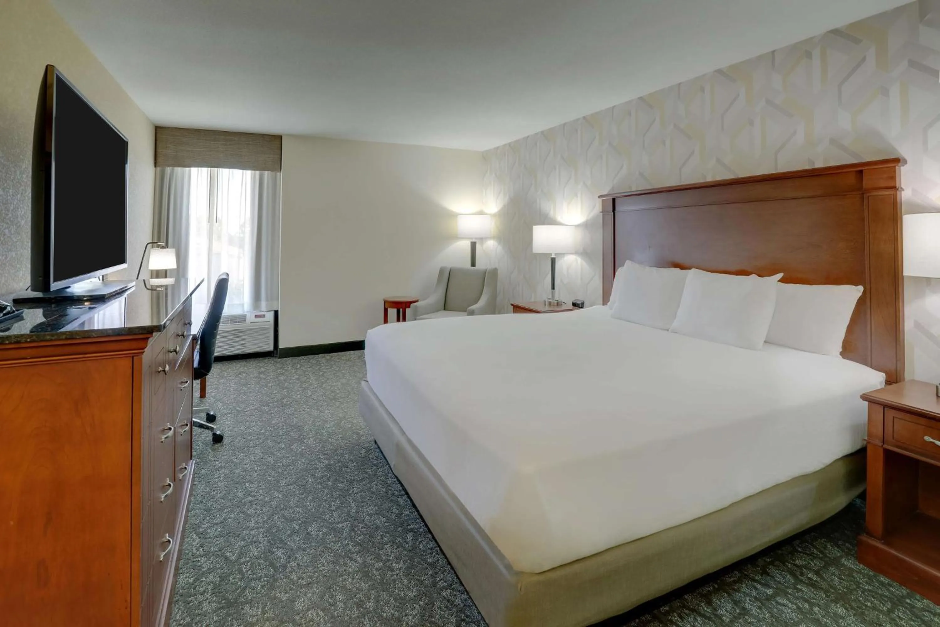 Bedroom, Bed in Drury Inn & Suites Charlotte University Place