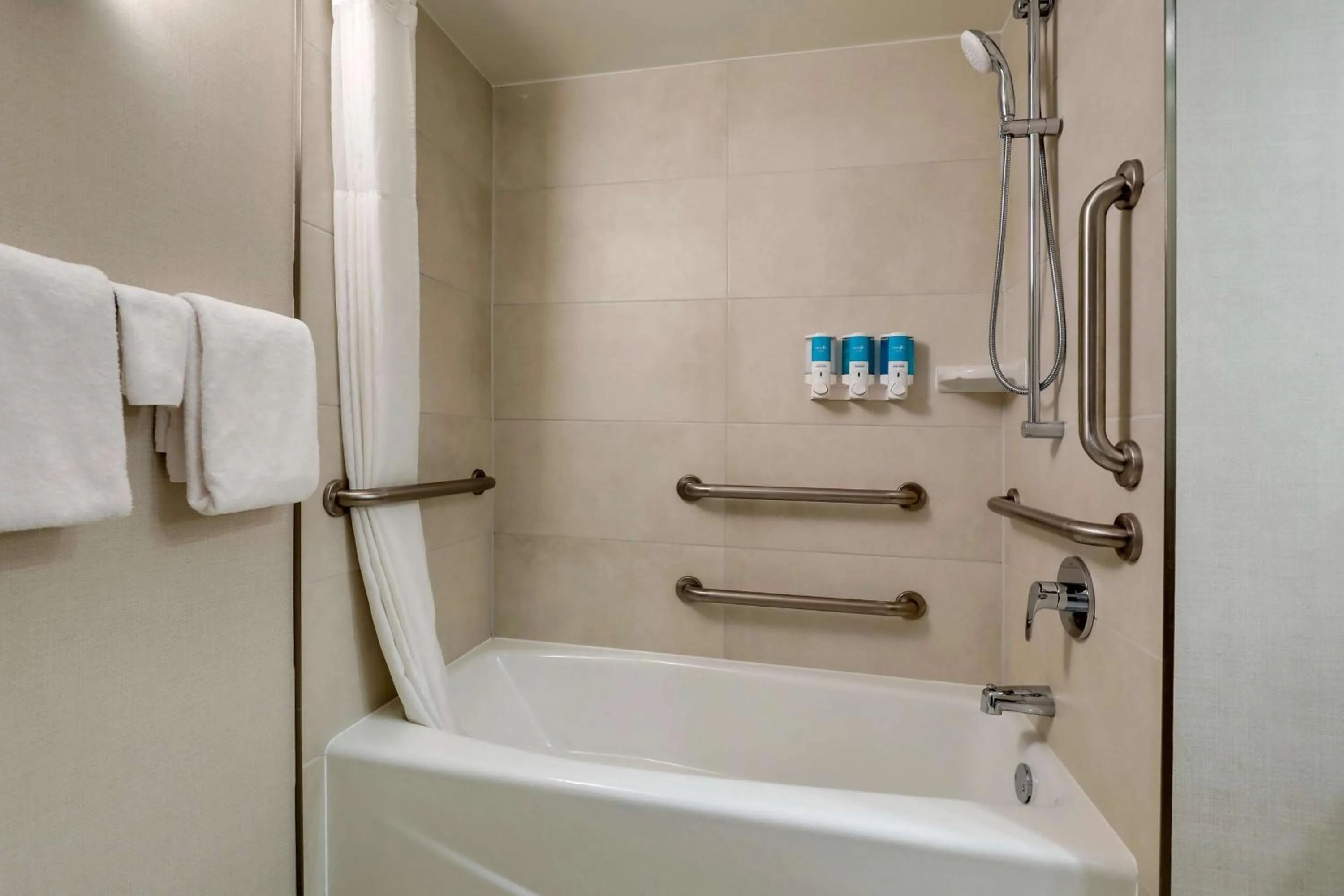 Bathroom in Drury Inn & Suites Charlotte University Place